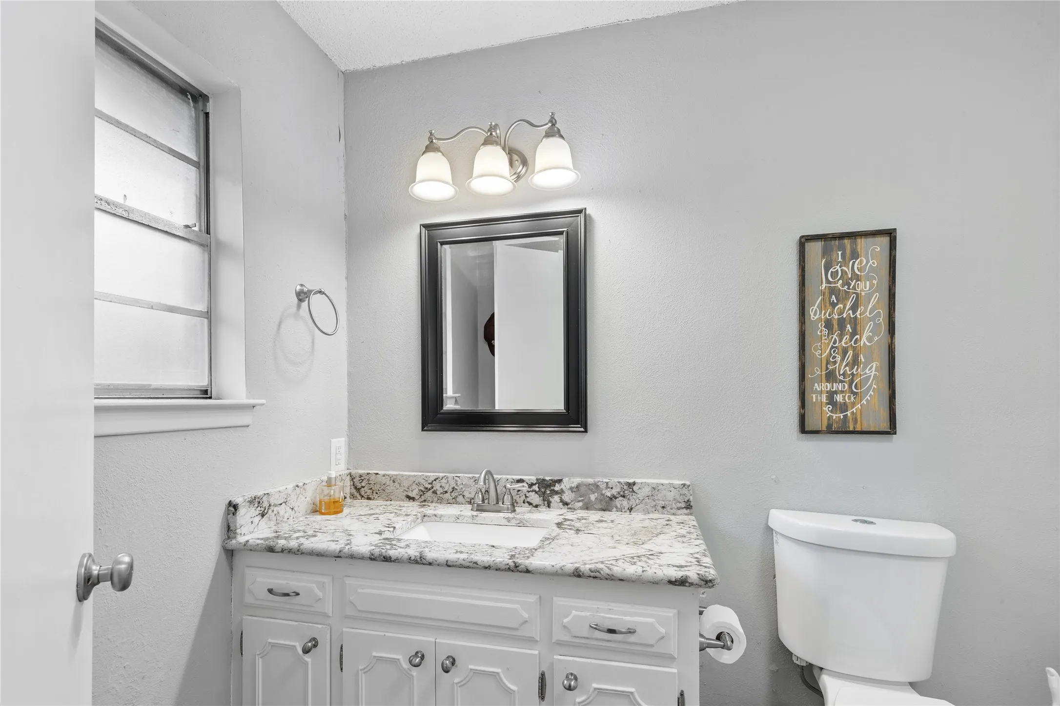 Single Family Residence For Sale in Grayson County , 613 Edwards Drive, Denison, Texas 75020, 4 Bedrooms, 2 Bathrooms, 2 Garage spaces, 2,079 Sqft, built in 1970, Price $275,000, mls#21242956, Real Estate Agent in Denison, Homes For Sale in Grayson county, Homes For Sale in Denison, Realtor in Denison Texas, Real Estate Brokerage Independent Realty Texas, Luminita Cordes Realtor