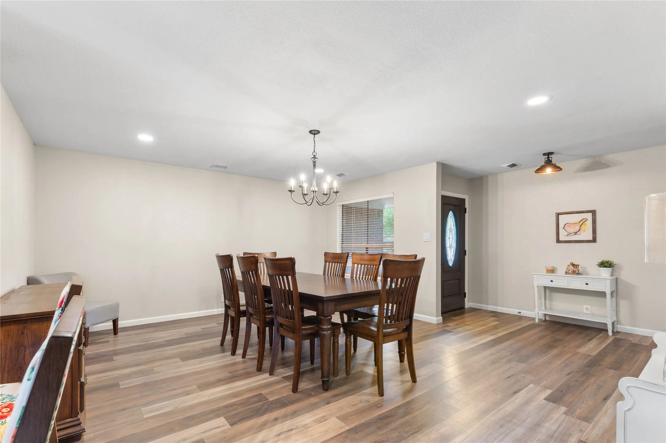 Single Family Residence For Sale in Grayson County , 613 Edwards Drive, Denison, Texas 75020, 4 Bedrooms, 2 Bathrooms, 2 Garage spaces, 2,079 Sqft, built in 1970, Price $275,000, mls#21242956, Real Estate Agent in Denison, Homes For Sale in Grayson county, Homes For Sale in Denison, Realtor in Denison Texas, Real Estate Brokerage Independent Realty Texas, Luminita Cordes Realtor