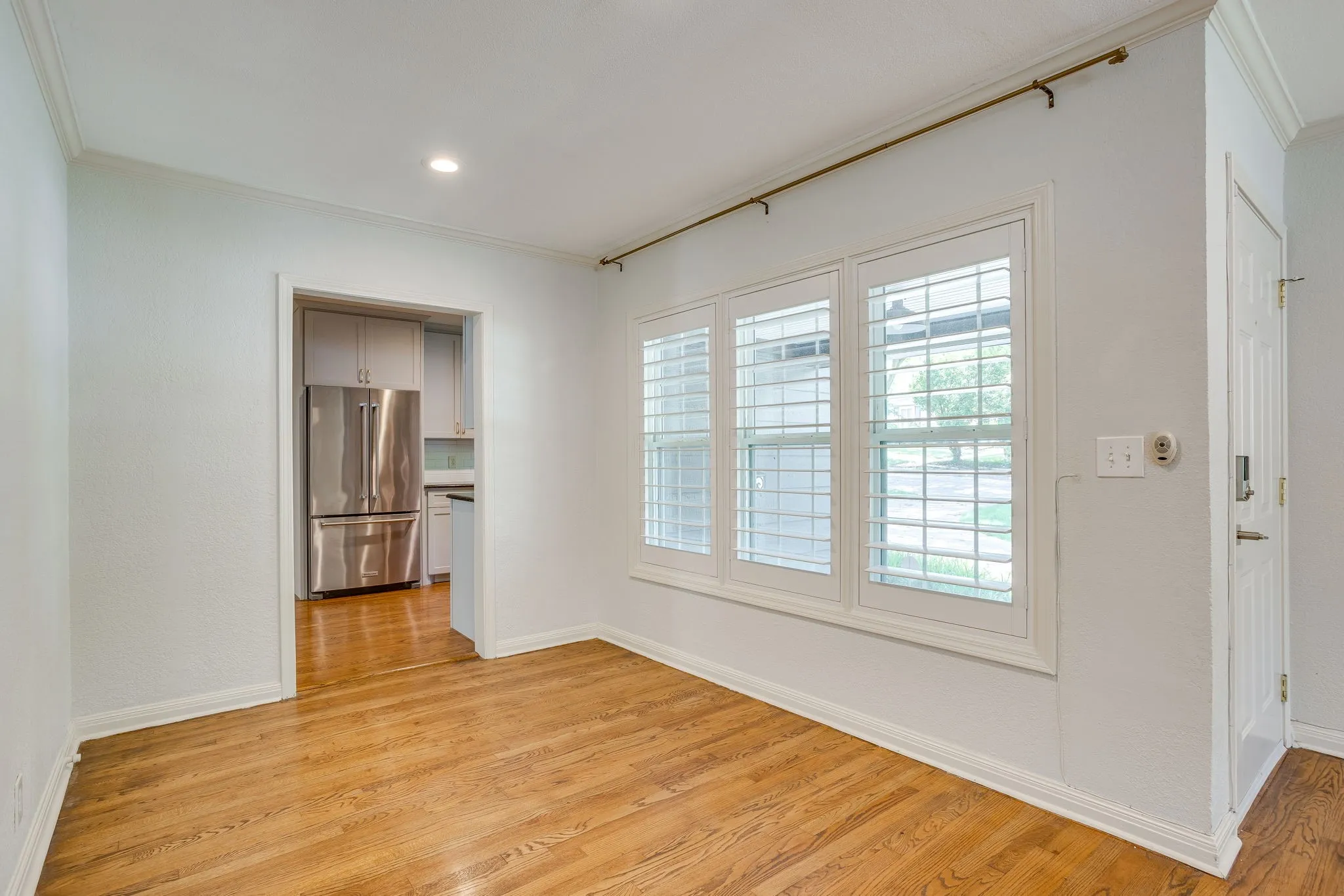 Single Family Residence For Sale in Tarrant County , 6463 Lindell Avenue, Fort Worth, Texas 76116, 3 Bedroom, 2 Bathroom, Garage spaces, 1,543 Sqft, built in 1943, Preowned, mls#21242368, Real Estate Agent in Fort Worth, Homes For Sale in Tarrant county, Homes For Sale in Fort Worth, Realtor in Fort Worth Texas, Real Estate Brokerage Independent Realty Texas, Luminita Cordes Realtor