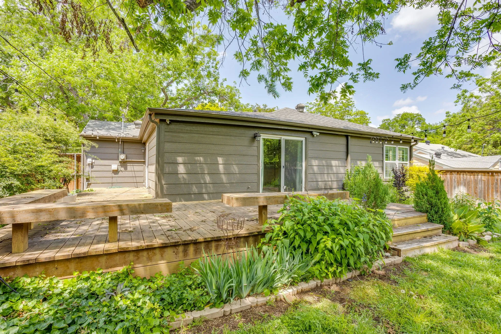 Single Family Residence For Sale in Tarrant County , 6463 Lindell Avenue, Fort Worth, Texas 76116, 3 Bedroom, 2 Bathroom, Garage spaces, 1,543 Sqft, built in 1943, Preowned, mls#21242368, Real Estate Agent in Fort Worth, Homes For Sale in Tarrant county, Homes For Sale in Fort Worth, Realtor in Fort Worth Texas, Real Estate Brokerage Independent Realty Texas, Luminita Cordes Realtor