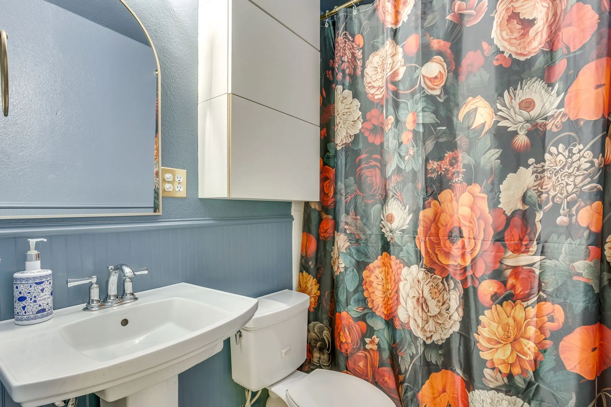 Single Family Residence For Sale in Tarrant County , 6463 Lindell Avenue, Fort Worth, Texas 76116, 3 Bedroom, 2 Bathroom, Garage spaces, 1,543 Sqft, built in 1943, Preowned, mls#21242368, Real Estate Agent in Fort Worth, Homes For Sale in Tarrant county, Homes For Sale in Fort Worth, Realtor in Fort Worth Texas, Real Estate Brokerage Independent Realty Texas, Luminita Cordes Realtor