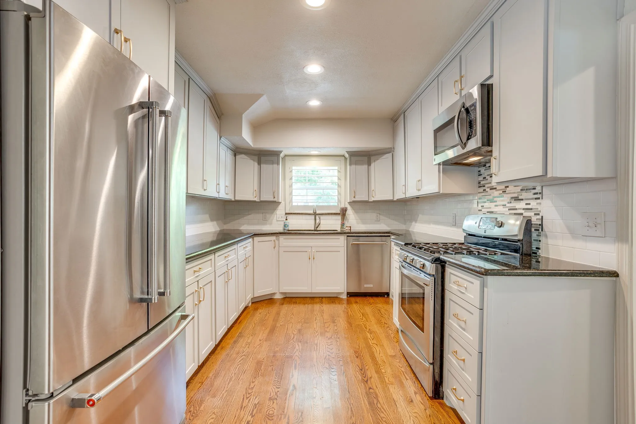 Single Family Residence For Sale in Tarrant County , 6463 Lindell Avenue, Fort Worth, Texas 76116, 3 Bedroom, 2 Bathroom, Garage spaces, 1,543 Sqft, built in 1943, Preowned, mls#21242368, Real Estate Agent in Fort Worth, Homes For Sale in Tarrant county, Homes For Sale in Fort Worth, Realtor in Fort Worth Texas, Real Estate Brokerage Independent Realty Texas, Luminita Cordes Realtor