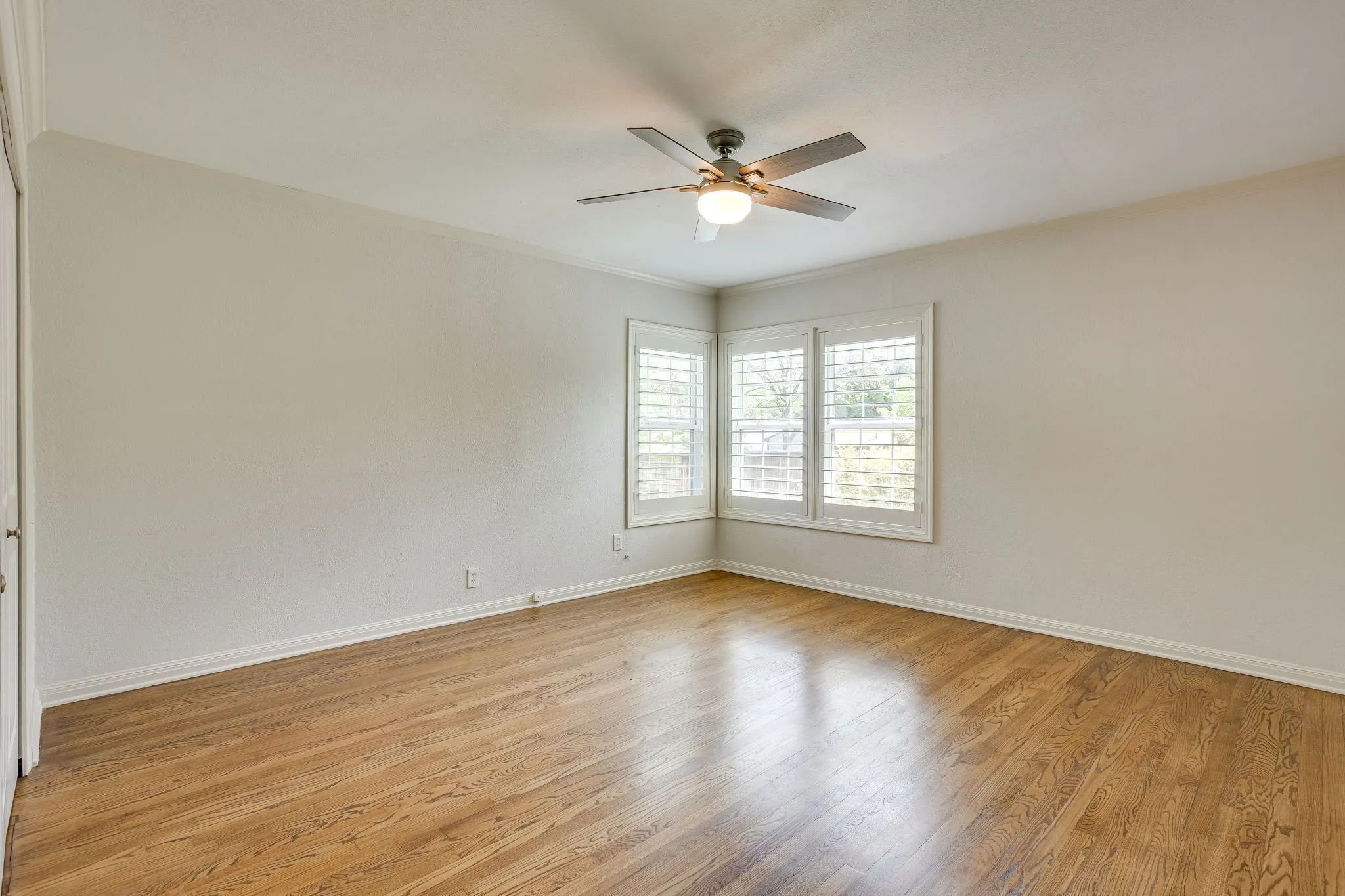 Single Family Residence For Sale in Tarrant County , 6463 Lindell Avenue, Fort Worth, Texas 76116, 3 Bedroom, 2 Bathroom, Garage spaces, 1,543 Sqft, built in 1943, Preowned, mls#21242368, Real Estate Agent in Fort Worth, Homes For Sale in Tarrant county, Homes For Sale in Fort Worth, Realtor in Fort Worth Texas, Real Estate Brokerage Independent Realty Texas, Luminita Cordes Realtor