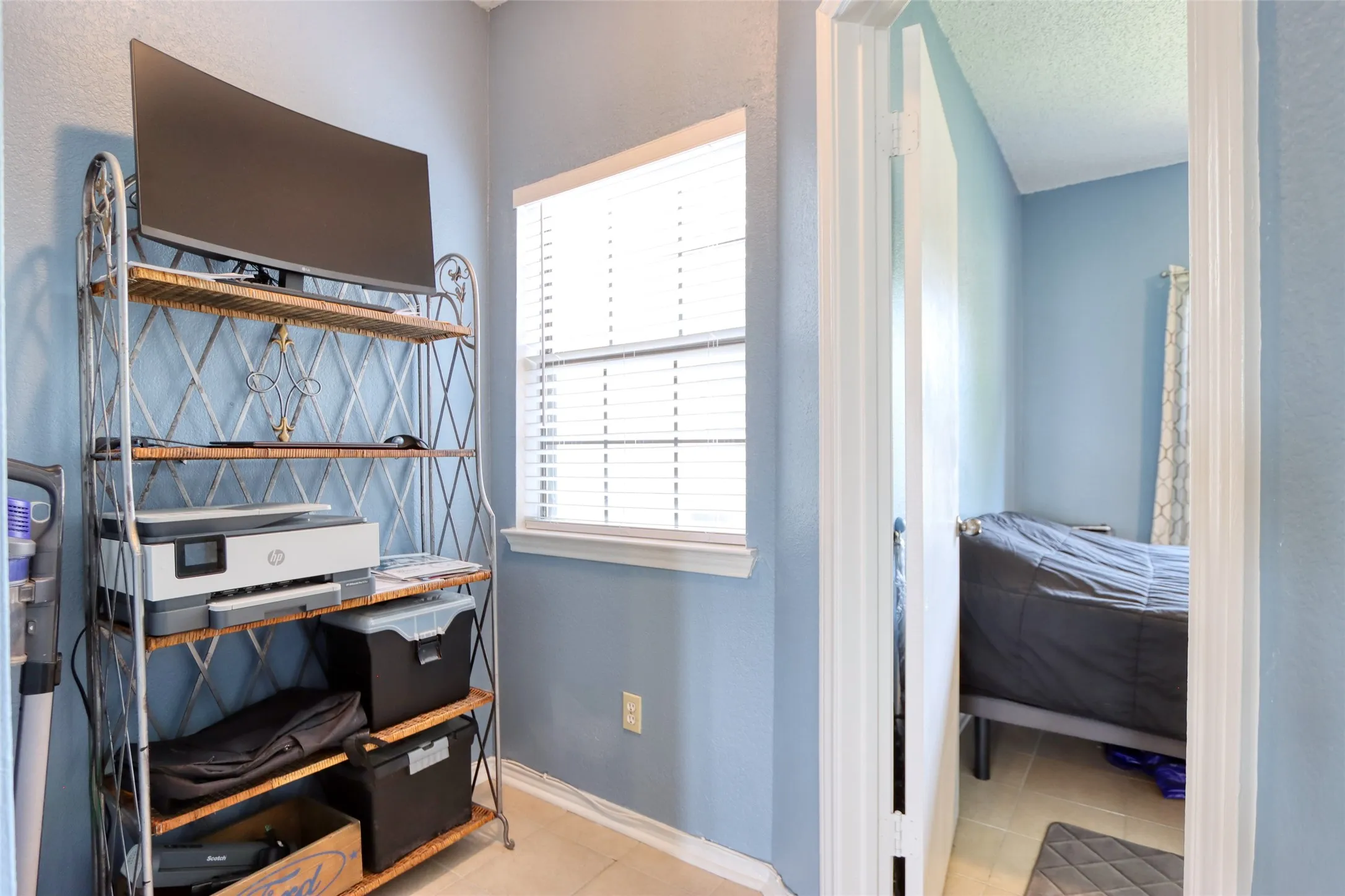 Condominium For Sale in Henderson County , 1933 Island Circle B113, Tool, Texas 75143, 1 Bedroom, 1 Bathroom, Garage spaces, 719 Sqft, built in 1985, mls#21243084, Real Estate Agent in Tool, Homes For Sale in Henderson county, Homes For Sale in Tool, Realtor in Tool Texas, Real Estate Brokerage Independent Realty Texas, Luminita Cordes Realtor