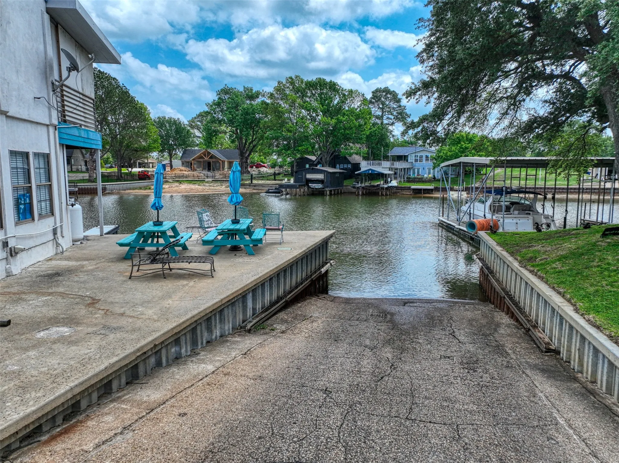Condominium For Sale in Henderson County , 1933 Island Circle B113, Tool, Texas 75143, 1 Bedroom, 1 Bathroom, Garage spaces, 719 Sqft, built in 1985, mls#21243084, Real Estate Agent in Tool, Homes For Sale in Henderson county, Homes For Sale in Tool, Realtor in Tool Texas, Real Estate Brokerage Independent Realty Texas, Luminita Cordes Realtor