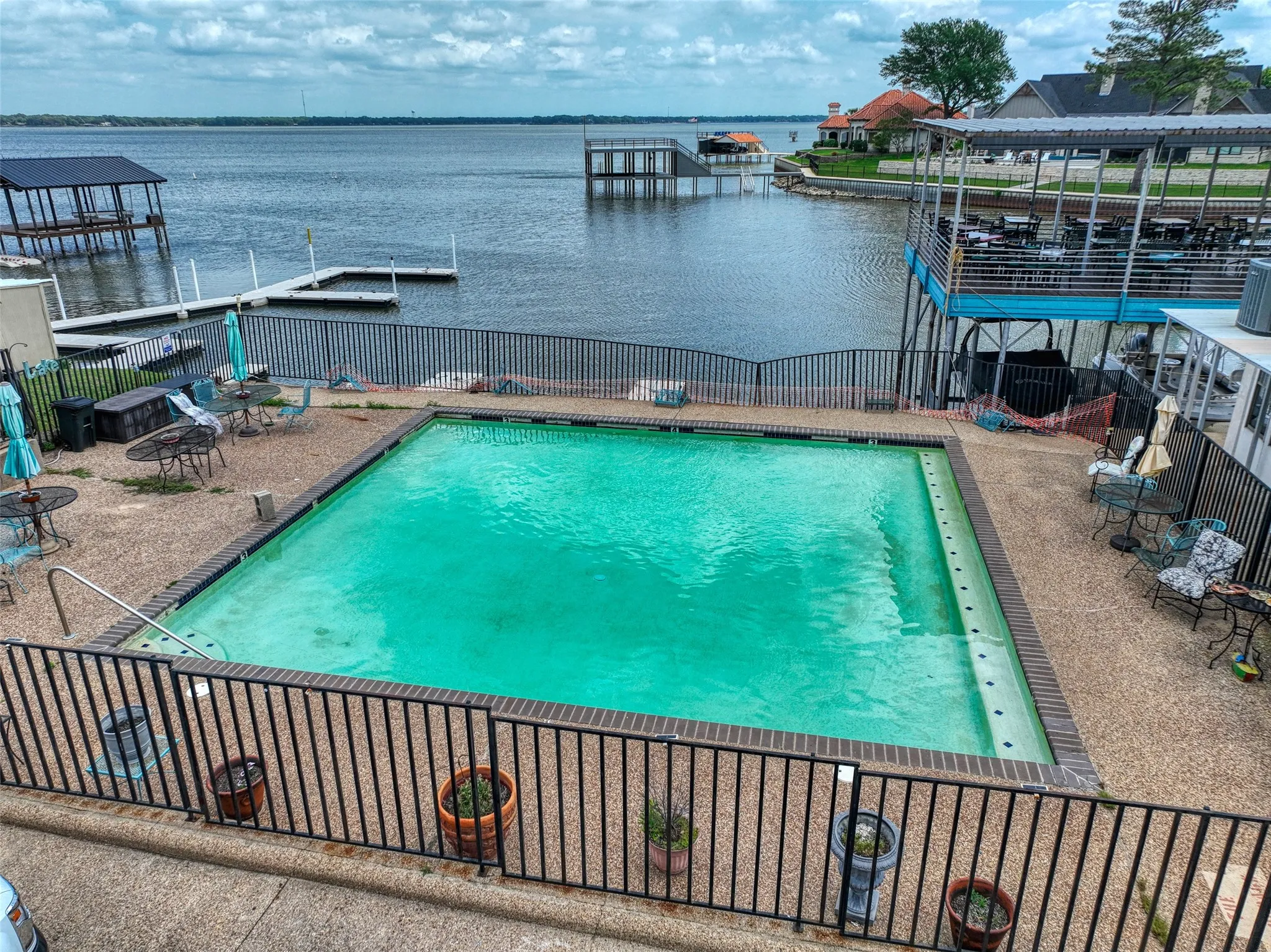 Condominium For Sale in Henderson County , 1933 Island Circle B113, Tool, Texas 75143, 1 Bedroom, 1 Bathroom, Garage spaces, 719 Sqft, built in 1985, mls#21243084, Real Estate Agent in Tool, Homes For Sale in Henderson county, Homes For Sale in Tool, Realtor in Tool Texas, Real Estate Brokerage Independent Realty Texas, Luminita Cordes Realtor