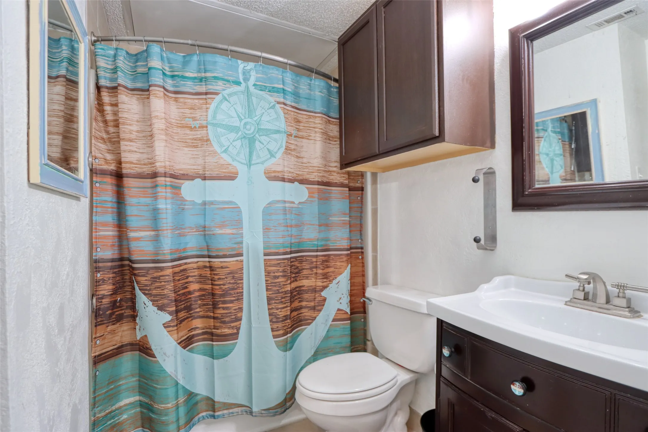 Condominium For Sale in Henderson County , 1933 Island Circle B113, Tool, Texas 75143, 1 Bedroom, 1 Bathroom, Garage spaces, 719 Sqft, built in 1985, mls#21243084, Real Estate Agent in Tool, Homes For Sale in Henderson county, Homes For Sale in Tool, Realtor in Tool Texas, Real Estate Brokerage Independent Realty Texas, Luminita Cordes Realtor