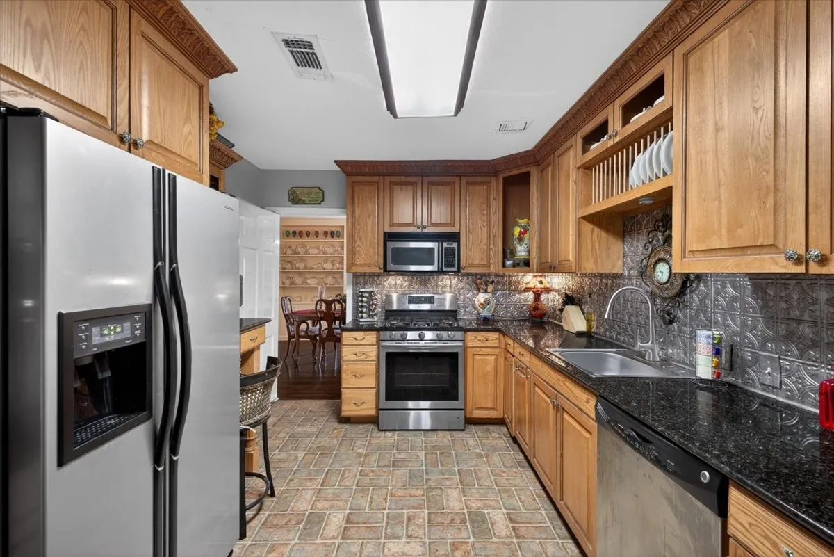Single Family Residence For Sale in Tarrant County , 3505 White Settlement Road, Fort Worth, Texas 76107, 3 Bedroom, 3 Bathroom, 2 Garage spaces, 2,358 Sqft, built in 1942, Preowned, Price $699,500, mls#21240358, Real Estate Agent in Fort Worth, Homes For Sale in Tarrant county, Homes For Sale in Fort Worth, Realtor in Fort Worth Texas, Real Estate Brokerage Independent Realty Texas, Luminita Cordes Realtor