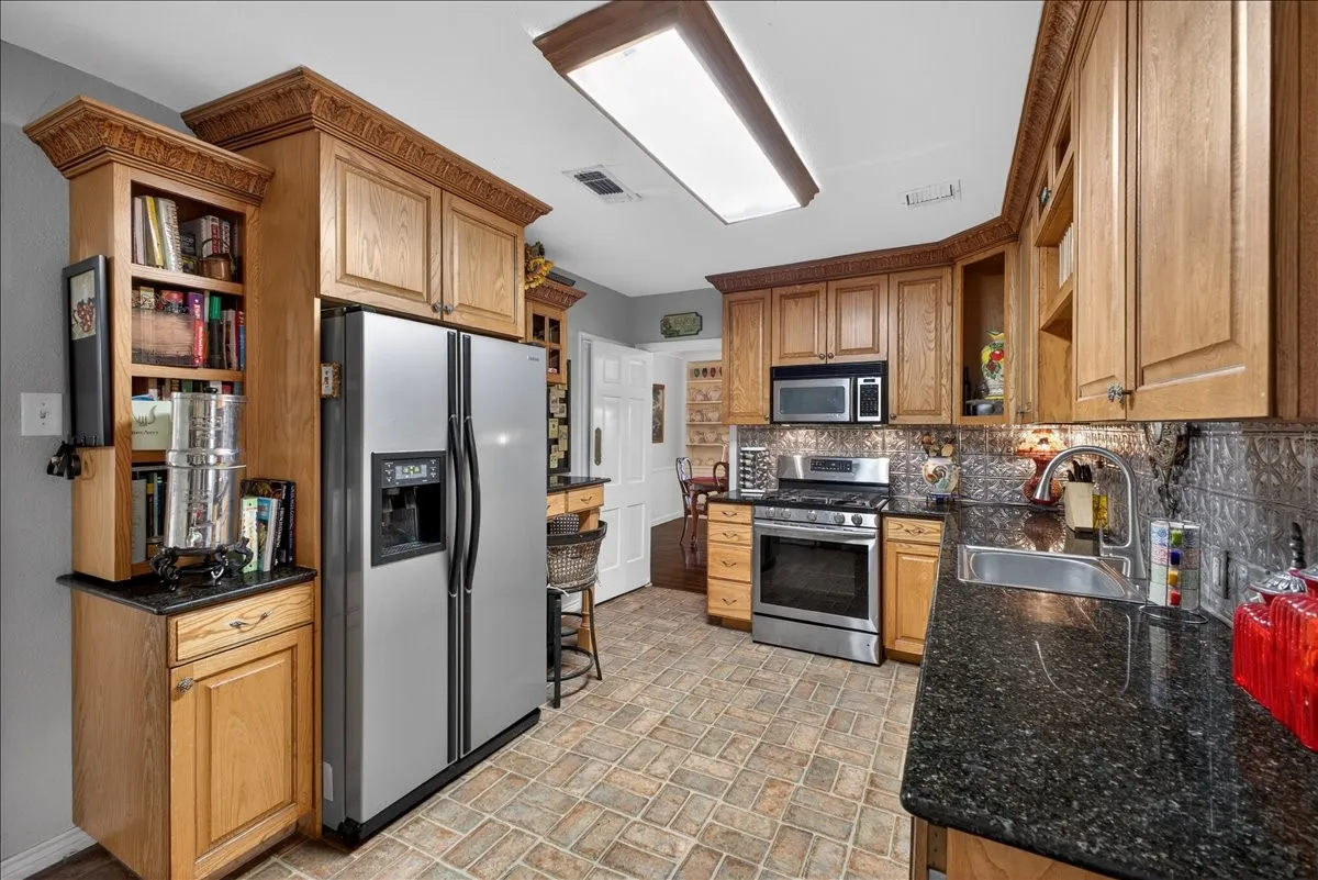 Single Family Residence For Sale in Tarrant County , 3505 White Settlement Road, Fort Worth, Texas 76107, 3 Bedroom, 3 Bathroom, 2 Garage spaces, 2,358 Sqft, built in 1942, Preowned, Price $699,500, mls#21240358, Real Estate Agent in Fort Worth, Homes For Sale in Tarrant county, Homes For Sale in Fort Worth, Realtor in Fort Worth Texas, Real Estate Brokerage Independent Realty Texas, Luminita Cordes Realtor