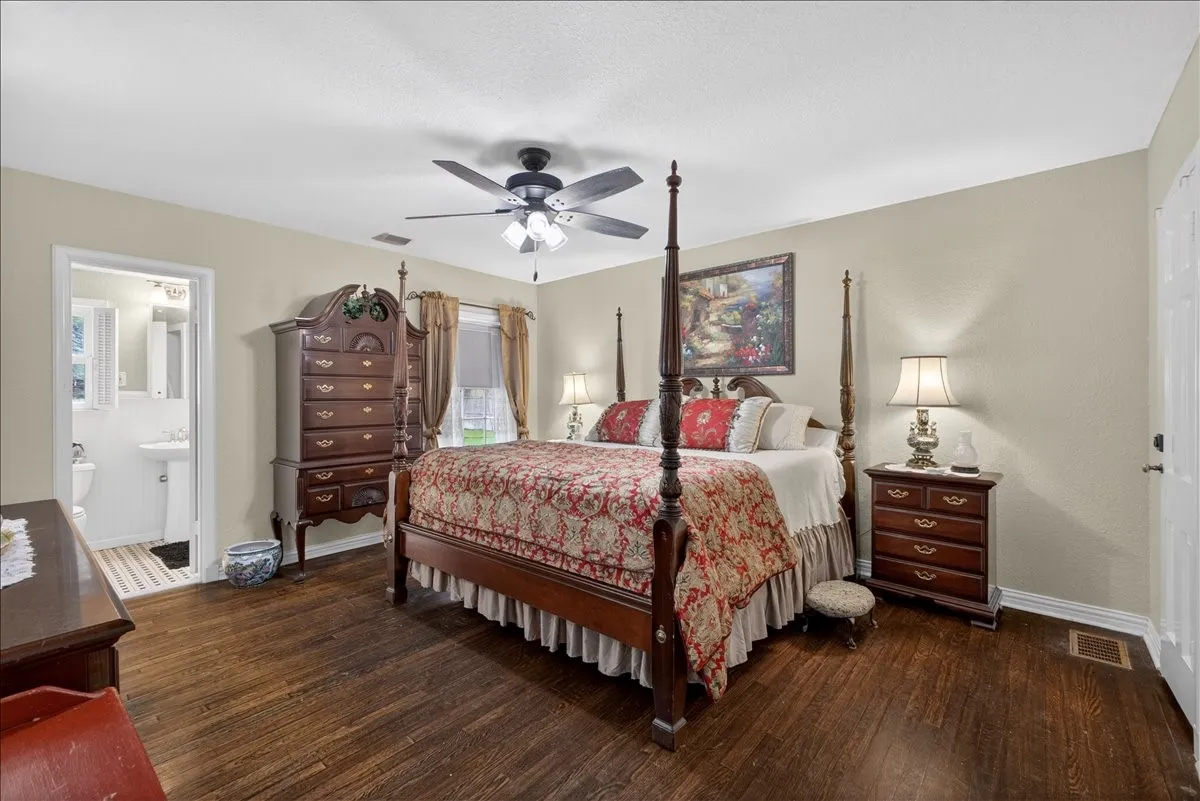 Single Family Residence For Sale in Tarrant County , 3505 White Settlement Road, Fort Worth, Texas 76107, 3 Bedroom, 3 Bathroom, 2 Garage spaces, 2,358 Sqft, built in 1942, Preowned, Price $699,500, mls#21240358, Real Estate Agent in Fort Worth, Homes For Sale in Tarrant county, Homes For Sale in Fort Worth, Realtor in Fort Worth Texas, Real Estate Brokerage Independent Realty Texas, Luminita Cordes Realtor