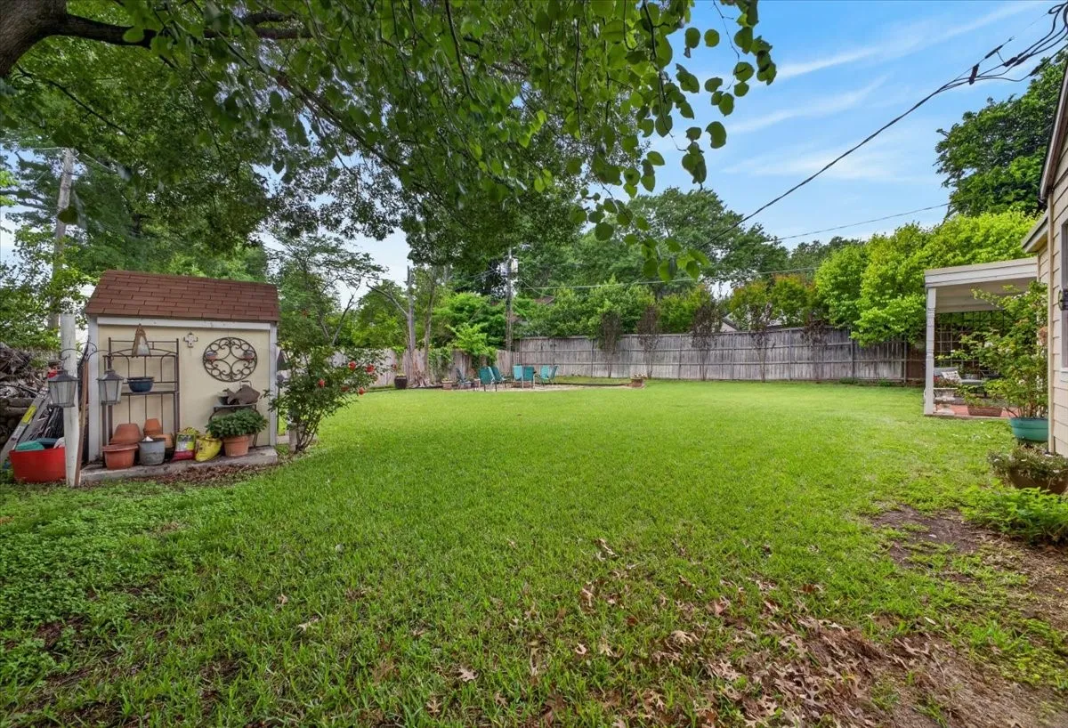 Single Family Residence For Sale in Tarrant County , 3505 White Settlement Road, Fort Worth, Texas 76107, 3 Bedroom, 3 Bathroom, 2 Garage spaces, 2,358 Sqft, built in 1942, Preowned, Price $699,500, mls#21240358, Real Estate Agent in Fort Worth, Homes For Sale in Tarrant county, Homes For Sale in Fort Worth, Realtor in Fort Worth Texas, Real Estate Brokerage Independent Realty Texas, Luminita Cordes Realtor
