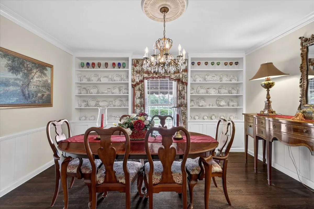 Single Family Residence For Sale in Tarrant County , 3505 White Settlement Road, Fort Worth, Texas 76107, 3 Bedroom, 3 Bathroom, 2 Garage spaces, 2,358 Sqft, built in 1942, Preowned, Price $699,500, mls#21240358, Real Estate Agent in Fort Worth, Homes For Sale in Tarrant county, Homes For Sale in Fort Worth, Realtor in Fort Worth Texas, Real Estate Brokerage Independent Realty Texas, Luminita Cordes Realtor