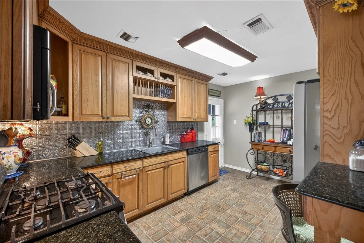 Single Family Residence For Sale in Tarrant County , 3505 White Settlement Road, Fort Worth, Texas 76107, 3 Bedroom, 3 Bathroom, 2 Garage spaces, 2,358 Sqft, built in 1942, Preowned, Price $699,500, mls#21240358, Real Estate Agent in Fort Worth, Homes For Sale in Tarrant county, Homes For Sale in Fort Worth, Realtor in Fort Worth Texas, Real Estate Brokerage Independent Realty Texas, Luminita Cordes Realtor