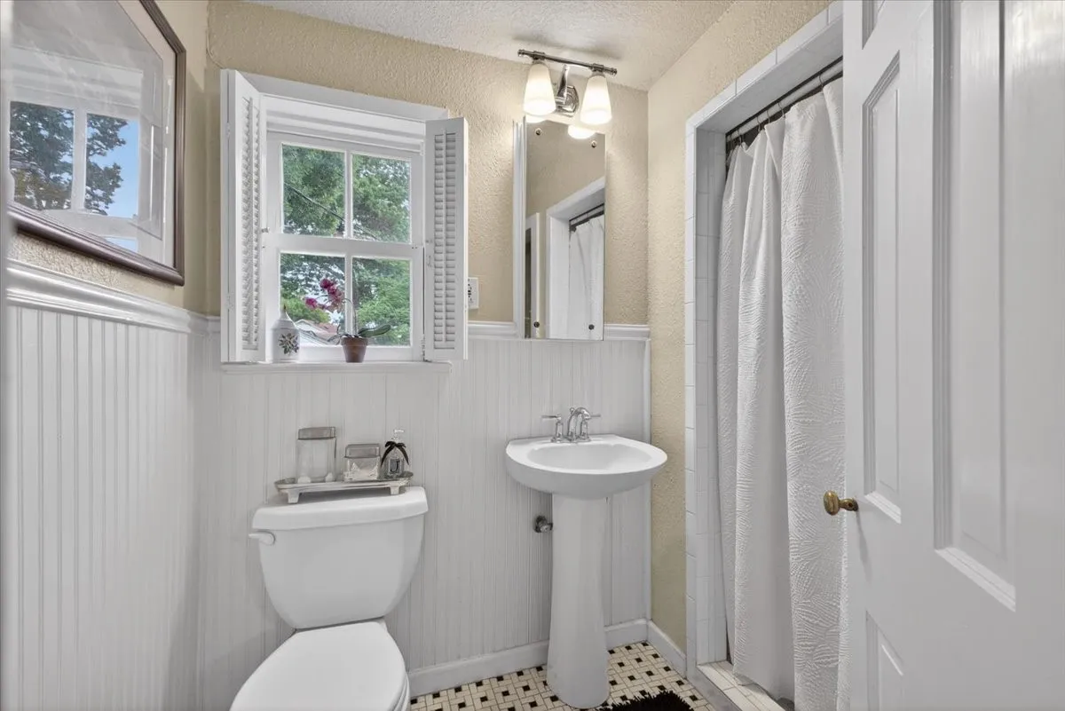 Single Family Residence For Sale in Tarrant County , 3505 White Settlement Road, Fort Worth, Texas 76107, 3 Bedroom, 3 Bathroom, 2 Garage spaces, 2,358 Sqft, built in 1942, Preowned, Price $699,500, mls#21240358, Real Estate Agent in Fort Worth, Homes For Sale in Tarrant county, Homes For Sale in Fort Worth, Realtor in Fort Worth Texas, Real Estate Brokerage Independent Realty Texas, Luminita Cordes Realtor