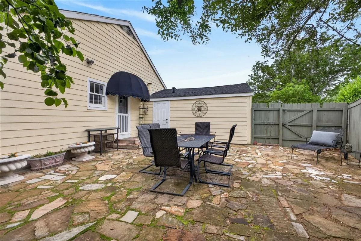 Single Family Residence For Sale in Tarrant County , 3505 White Settlement Road, Fort Worth, Texas 76107, 3 Bedroom, 3 Bathroom, 2 Garage spaces, 2,358 Sqft, built in 1942, Preowned, Price $699,500, mls#21240358, Real Estate Agent in Fort Worth, Homes For Sale in Tarrant county, Homes For Sale in Fort Worth, Realtor in Fort Worth Texas, Real Estate Brokerage Independent Realty Texas, Luminita Cordes Realtor