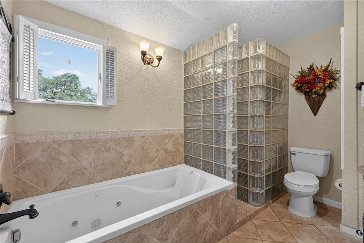 Single Family Residence For Sale in Tarrant County , 3505 White Settlement Road, Fort Worth, Texas 76107, 3 Bedroom, 3 Bathroom, 2 Garage spaces, 2,358 Sqft, built in 1942, Preowned, Price $699,500, mls#21240358, Real Estate Agent in Fort Worth, Homes For Sale in Tarrant county, Homes For Sale in Fort Worth, Realtor in Fort Worth Texas, Real Estate Brokerage Independent Realty Texas, Luminita Cordes Realtor