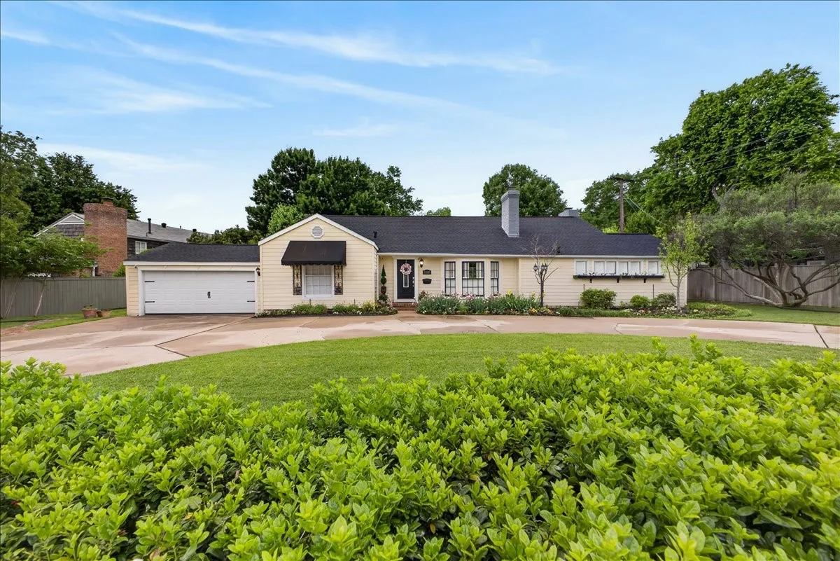 Single Family Residence For Sale in Tarrant County , 3505 White Settlement Road, Fort Worth, Texas 76107, 3 Bedroom, 3 Bathroom, 2 Garage spaces, 2,358 Sqft, built in 1942, Preowned, Price $699,500, mls#21240358, Real Estate Agent in Fort Worth, Homes For Sale in Tarrant county, Homes For Sale in Fort Worth, Realtor in Fort Worth Texas, Real Estate Brokerage Independent Realty Texas, Luminita Cordes Realtor