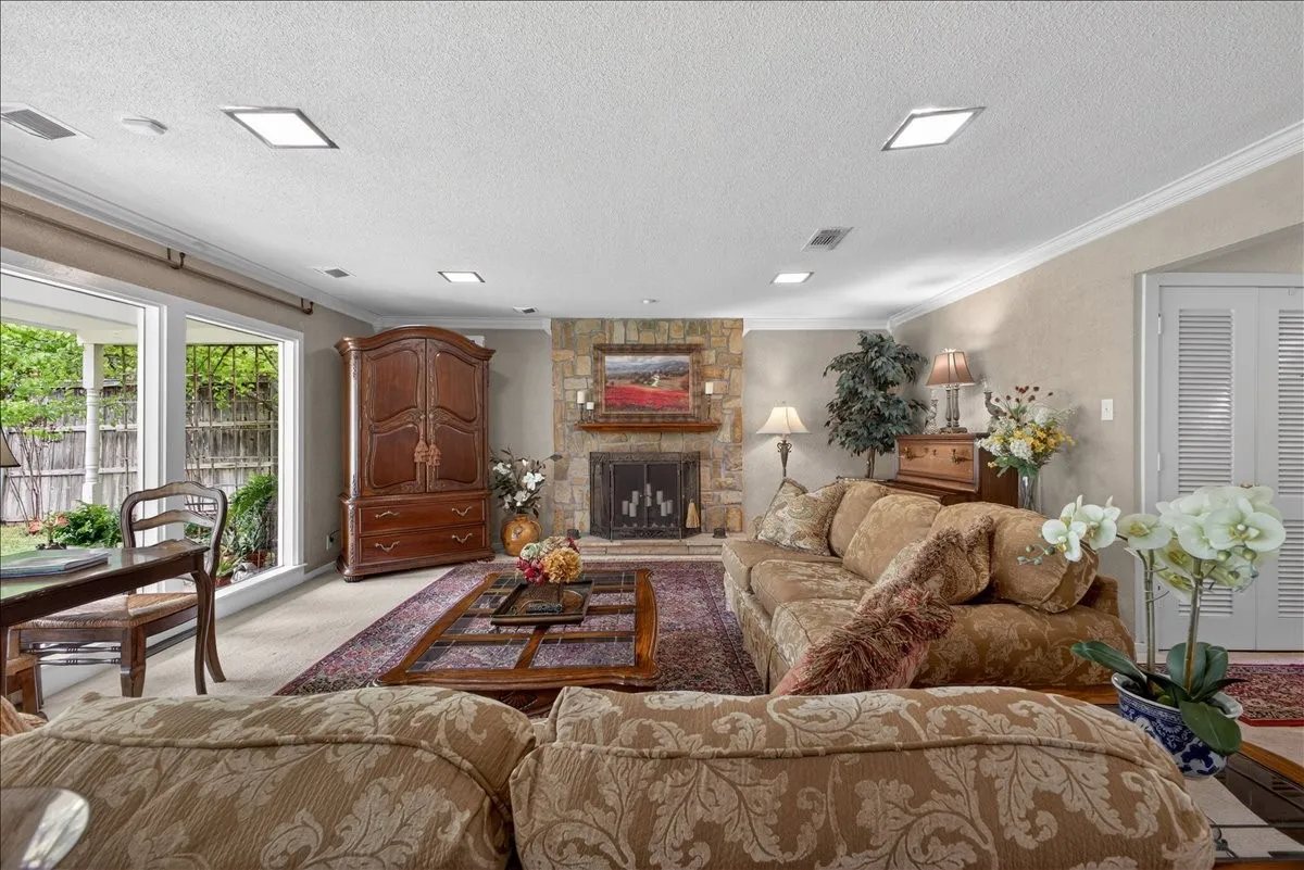 Single Family Residence For Sale in Tarrant County , 3505 White Settlement Road, Fort Worth, Texas 76107, 3 Bedroom, 3 Bathroom, 2 Garage spaces, 2,358 Sqft, built in 1942, Preowned, Price $699,500, mls#21240358, Real Estate Agent in Fort Worth, Homes For Sale in Tarrant county, Homes For Sale in Fort Worth, Realtor in Fort Worth Texas, Real Estate Brokerage Independent Realty Texas, Luminita Cordes Realtor