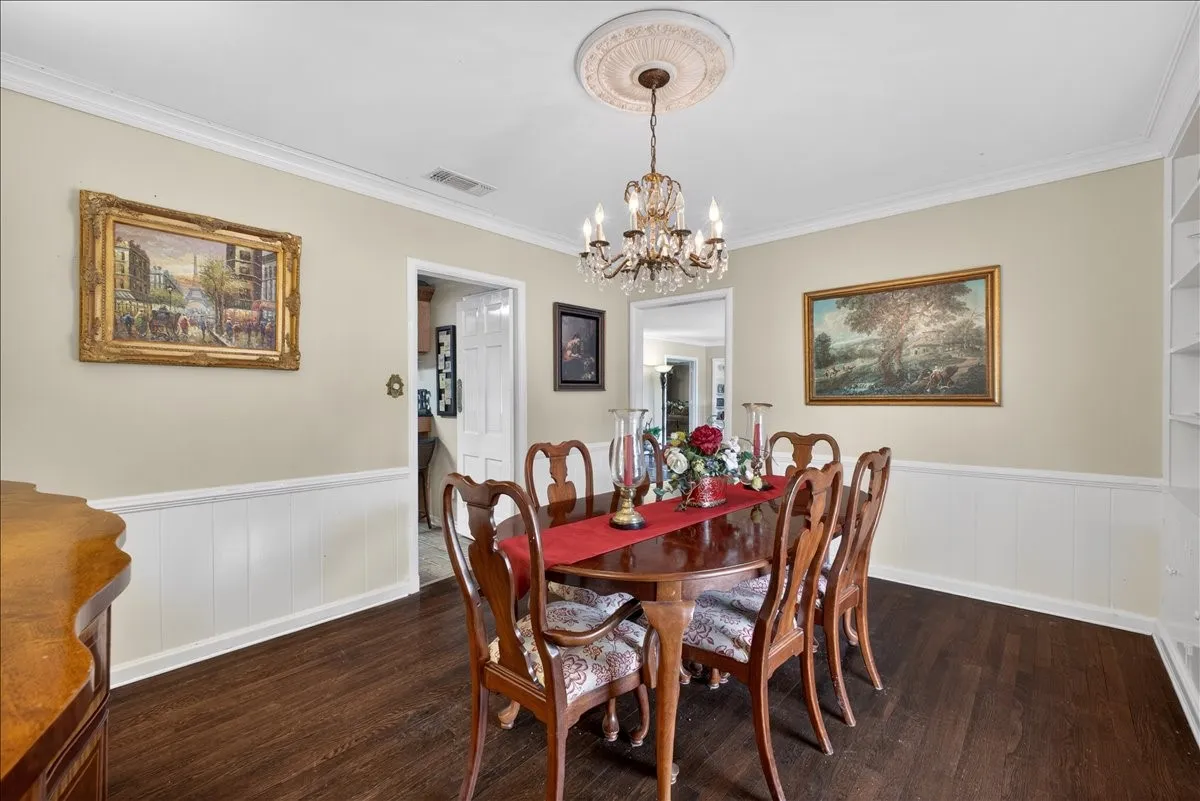 Single Family Residence For Sale in Tarrant County , 3505 White Settlement Road, Fort Worth, Texas 76107, 3 Bedroom, 3 Bathroom, 2 Garage spaces, 2,358 Sqft, built in 1942, Preowned, Price $699,500, mls#21240358, Real Estate Agent in Fort Worth, Homes For Sale in Tarrant county, Homes For Sale in Fort Worth, Realtor in Fort Worth Texas, Real Estate Brokerage Independent Realty Texas, Luminita Cordes Realtor