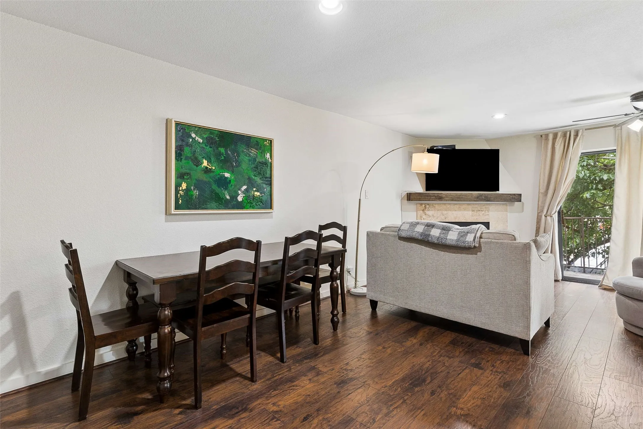 Condominium For Sale in Dallas County , 4777 Cedar Springs Road 5P, Dallas, Texas 75219, 2 Bedrooms, 2 Bathrooms, 1 Garage spaces, 890 Sqft, built in 1983, Price $199,000, mls#21242078, Real Estate Agent in Dallas, Homes For Sale in Dallas county, Homes For Sale in Dallas, Realtor in Dallas Texas, Real Estate Brokerage Independent Realty Texas, Luminita Cordes Realtor