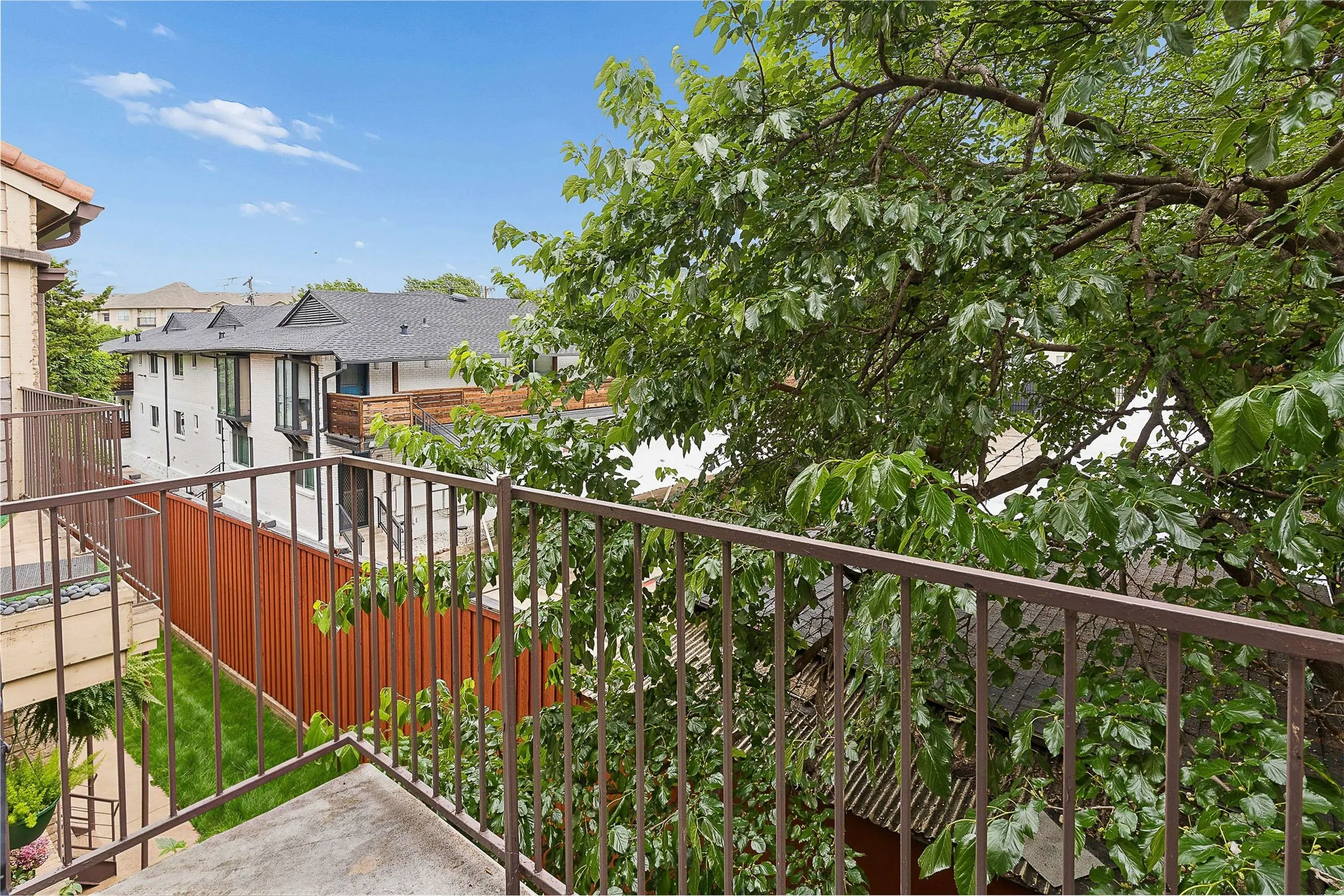 Condominium For Sale in Dallas County , 4777 Cedar Springs Road 5P, Dallas, Texas 75219, 2 Bedrooms, 2 Bathrooms, 1 Garage spaces, 890 Sqft, built in 1983, Price $199,000, mls#21242078, Real Estate Agent in Dallas, Homes For Sale in Dallas county, Homes For Sale in Dallas, Realtor in Dallas Texas, Real Estate Brokerage Independent Realty Texas, Luminita Cordes Realtor