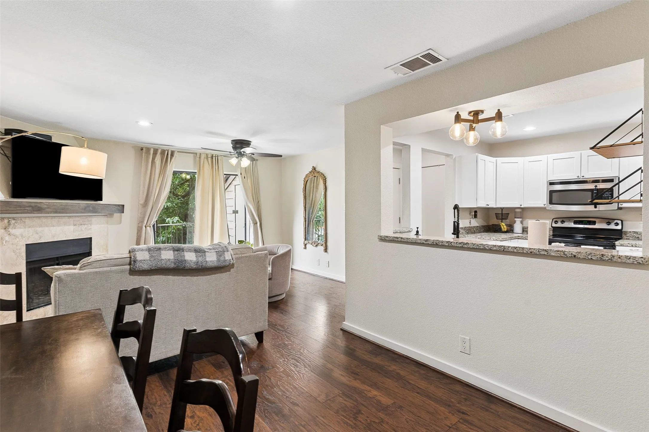 Condominium For Sale in Dallas County , 4777 Cedar Springs Road 5P, Dallas, Texas 75219, 2 Bedrooms, 2 Bathrooms, 1 Garage spaces, 890 Sqft, built in 1983, Price $199,000, mls#21242078, Real Estate Agent in Dallas, Homes For Sale in Dallas county, Homes For Sale in Dallas, Realtor in Dallas Texas, Real Estate Brokerage Independent Realty Texas, Luminita Cordes Realtor