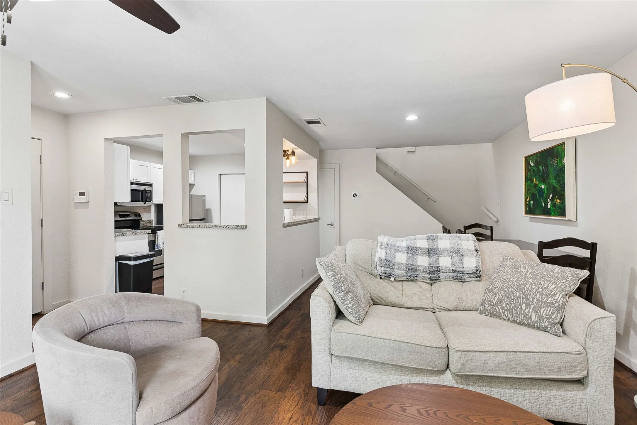 Condominium For Sale in Dallas County , 4777 Cedar Springs Road 5P, Dallas, Texas 75219, 2 Bedrooms, 2 Bathrooms, 1 Garage spaces, 890 Sqft, built in 1983, Price $199,000, mls#21242078, Real Estate Agent in Dallas, Homes For Sale in Dallas county, Homes For Sale in Dallas, Realtor in Dallas Texas, Real Estate Brokerage Independent Realty Texas, Luminita Cordes Realtor