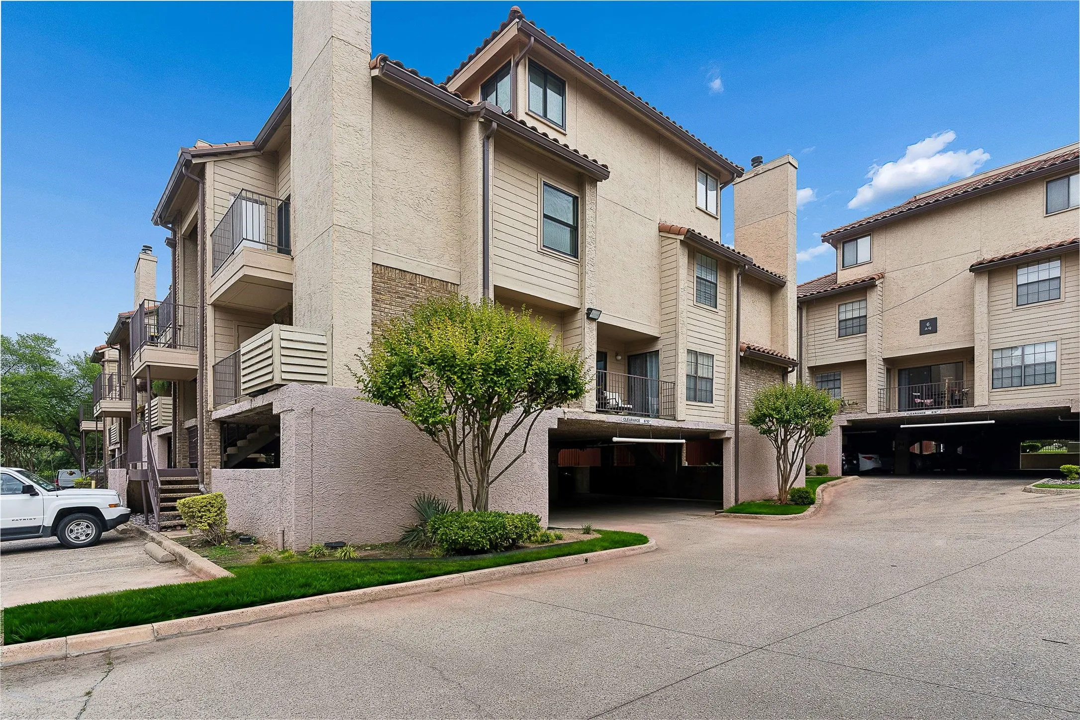 Condominium For Sale in Dallas County , 4777 Cedar Springs Road 5P, Dallas, Texas 75219, 2 Bedrooms, 2 Bathrooms, 1 Garage spaces, 890 Sqft, built in 1983, Price $199,000, mls#21242078, Real Estate Agent in Dallas, Homes For Sale in Dallas county, Homes For Sale in Dallas, Realtor in Dallas Texas, Real Estate Brokerage Independent Realty Texas, Luminita Cordes Realtor
