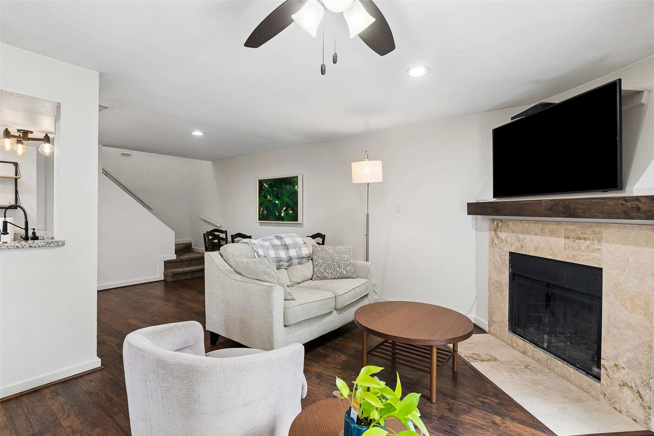 Condominium For Sale in Dallas County , 4777 Cedar Springs Road 5P, Dallas, Texas 75219, 2 Bedrooms, 2 Bathrooms, 1 Garage spaces, 890 Sqft, built in 1983, Price $199,000, mls#21242078, Real Estate Agent in Dallas, Homes For Sale in Dallas county, Homes For Sale in Dallas, Realtor in Dallas Texas, Real Estate Brokerage Independent Realty Texas, Luminita Cordes Realtor