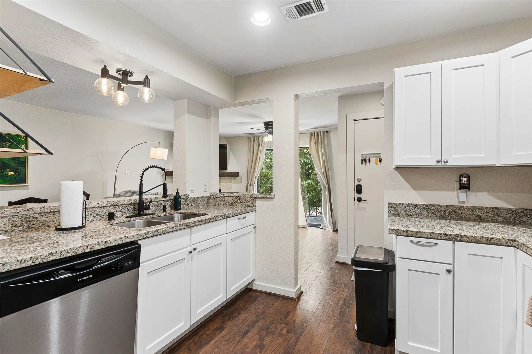 Condominium For Sale in Dallas County , 4777 Cedar Springs Road 5P, Dallas, Texas 75219, 2 Bedrooms, 2 Bathrooms, 1 Garage spaces, 890 Sqft, built in 1983, Price $199,000, mls#21242078, Real Estate Agent in Dallas, Homes For Sale in Dallas county, Homes For Sale in Dallas, Realtor in Dallas Texas, Real Estate Brokerage Independent Realty Texas, Luminita Cordes Realtor