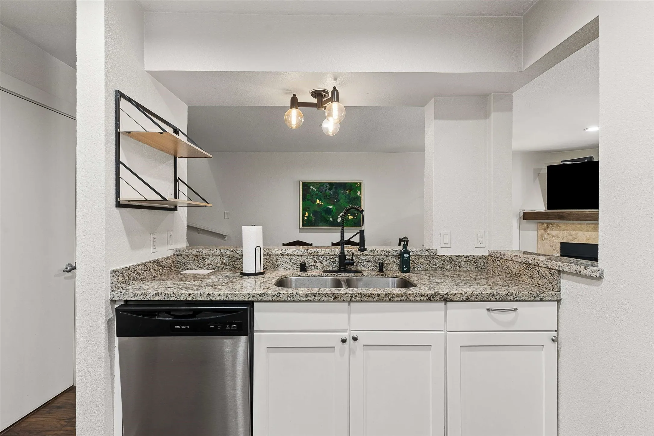 Condominium For Sale in Dallas County , 4777 Cedar Springs Road 5P, Dallas, Texas 75219, 2 Bedrooms, 2 Bathrooms, 1 Garage spaces, 890 Sqft, built in 1983, Price $199,000, mls#21242078, Real Estate Agent in Dallas, Homes For Sale in Dallas county, Homes For Sale in Dallas, Realtor in Dallas Texas, Real Estate Brokerage Independent Realty Texas, Luminita Cordes Realtor