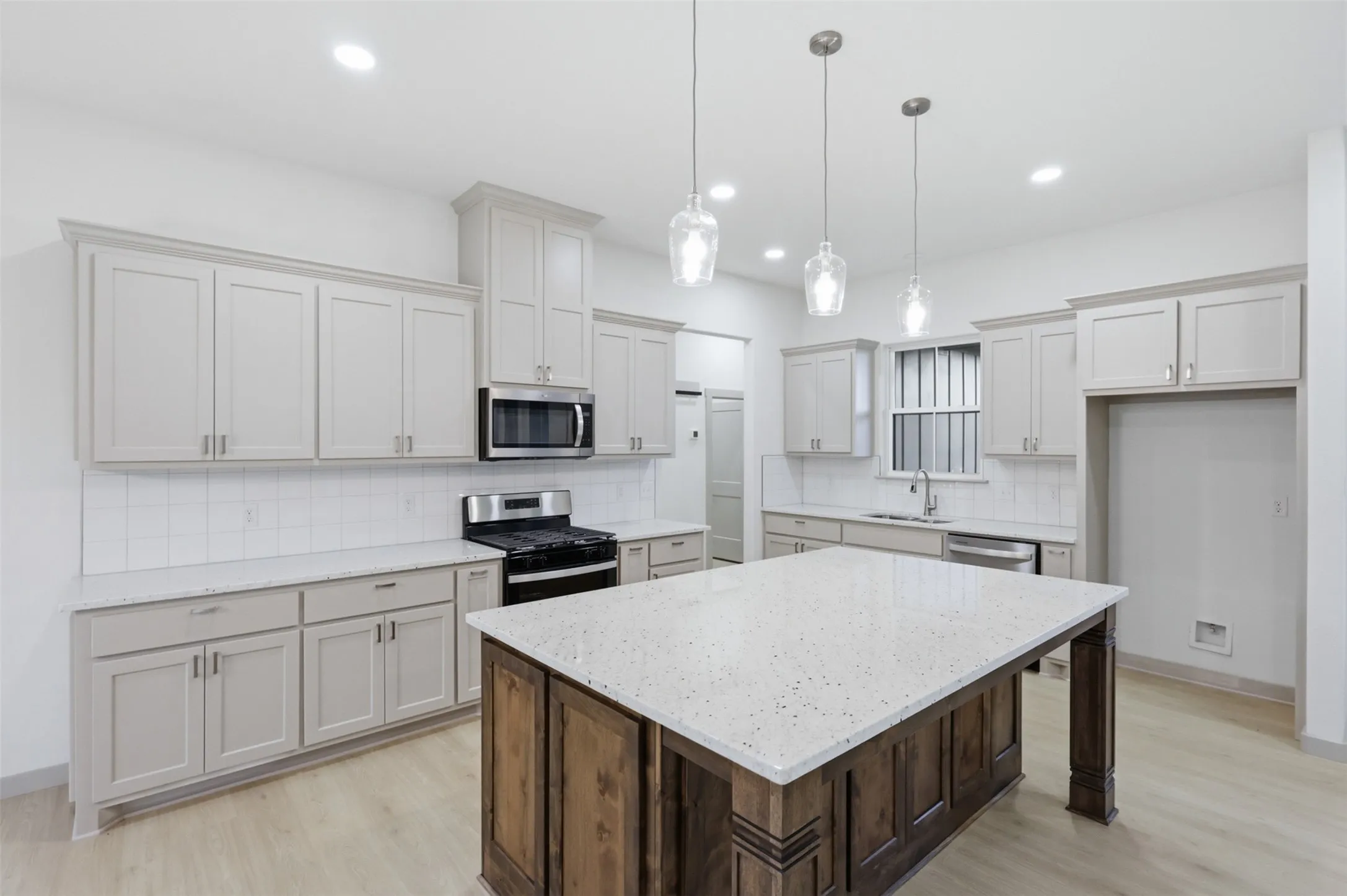 Single Family Residence For Sale in Erath County , 4595 Skyline Drive, Bluff Dale, Texas 76433, 3 Bedroom, 2 Bathroom, 2 Garage spaces, 1,817 Sqft, built in 2026, New Construction - Incomplete, mls#21242828, Real Estate Agent in Bluff Dale, Homes For Sale in Erath county, Homes For Sale in Bluff Dale, Realtor in Bluff Dale Texas, Real Estate Brokerage Independent Realty Texas, Luminita Cordes Realtor