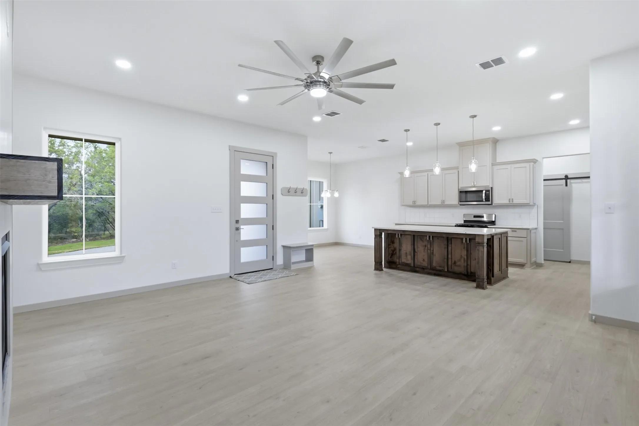 Single Family Residence For Sale in Erath County , 4595 Skyline Drive, Bluff Dale, Texas 76433, 3 Bedroom, 2 Bathroom, 2 Garage spaces, 1,817 Sqft, built in 2026, New Construction - Incomplete, mls#21242828, Real Estate Agent in Bluff Dale, Homes For Sale in Erath county, Homes For Sale in Bluff Dale, Realtor in Bluff Dale Texas, Real Estate Brokerage Independent Realty Texas, Luminita Cordes Realtor