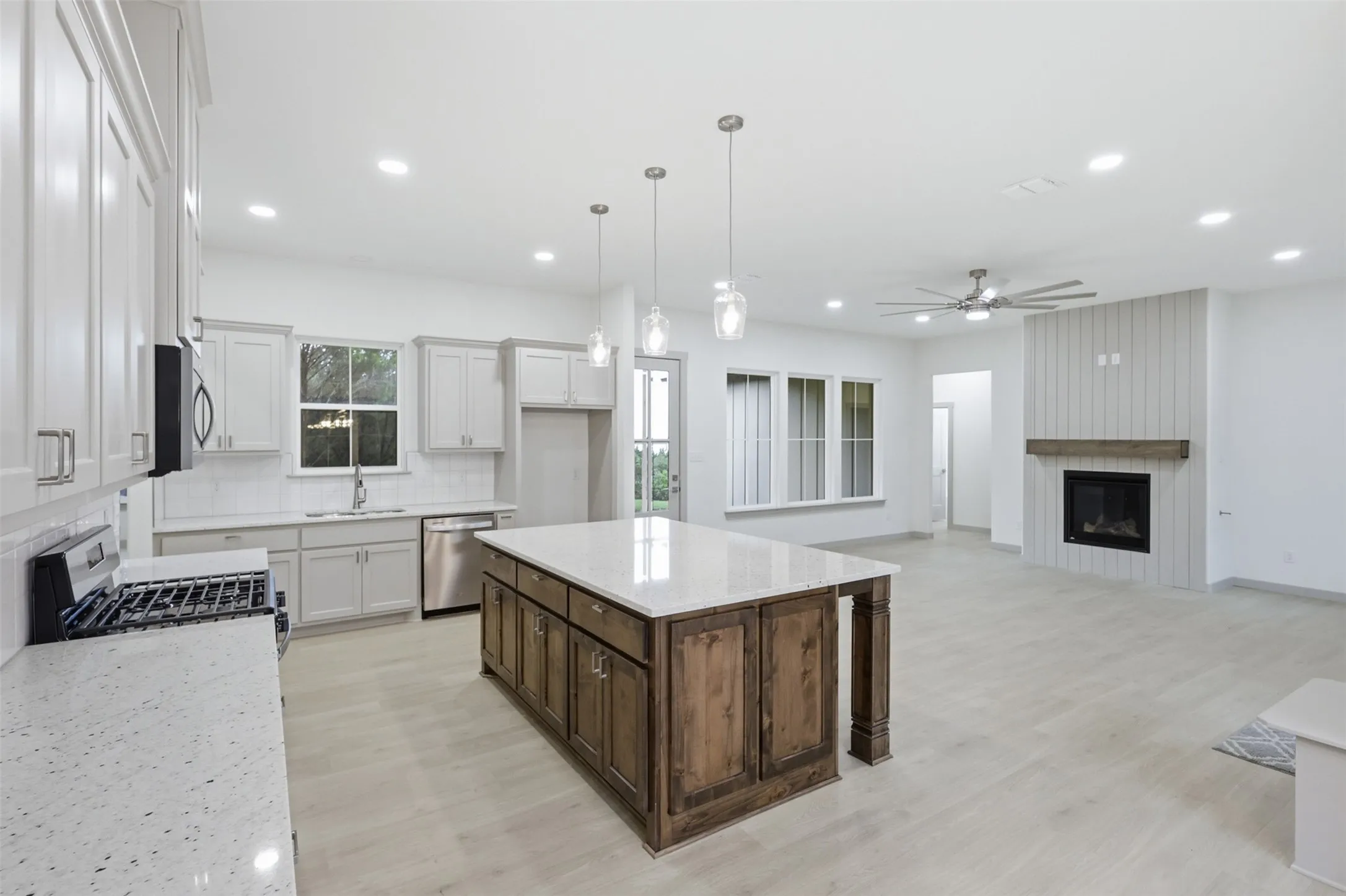 Single Family Residence For Sale in Erath County , 4595 Skyline Drive, Bluff Dale, Texas 76433, 3 Bedroom, 2 Bathroom, 2 Garage spaces, 1,817 Sqft, built in 2026, New Construction - Incomplete, mls#21242828, Real Estate Agent in Bluff Dale, Homes For Sale in Erath county, Homes For Sale in Bluff Dale, Realtor in Bluff Dale Texas, Real Estate Brokerage Independent Realty Texas, Luminita Cordes Realtor