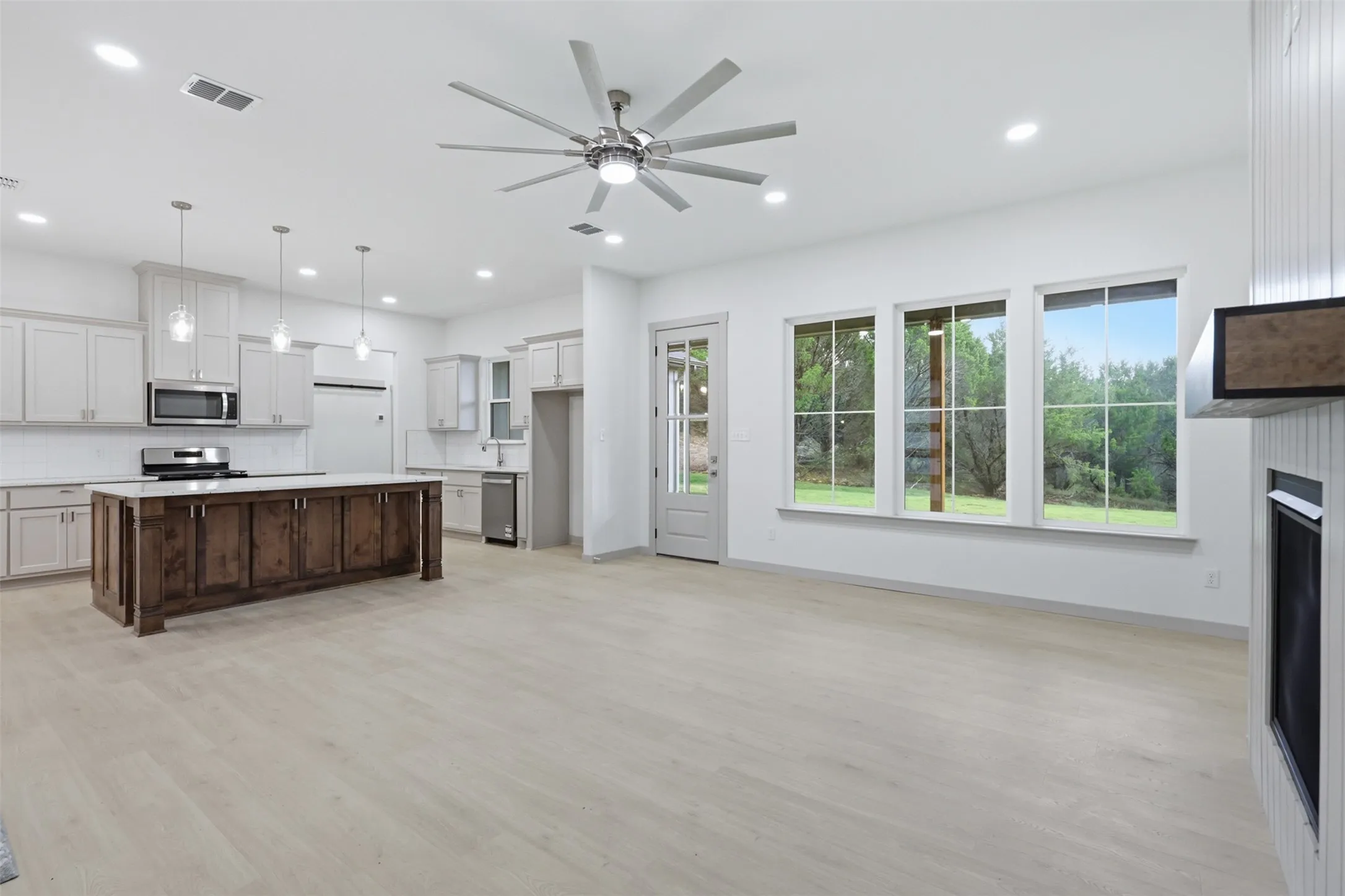 Single Family Residence For Sale in Erath County , 4595 Skyline Drive, Bluff Dale, Texas 76433, 3 Bedroom, 2 Bathroom, 2 Garage spaces, 1,817 Sqft, built in 2026, New Construction - Incomplete, mls#21242828, Real Estate Agent in Bluff Dale, Homes For Sale in Erath county, Homes For Sale in Bluff Dale, Realtor in Bluff Dale Texas, Real Estate Brokerage Independent Realty Texas, Luminita Cordes Realtor