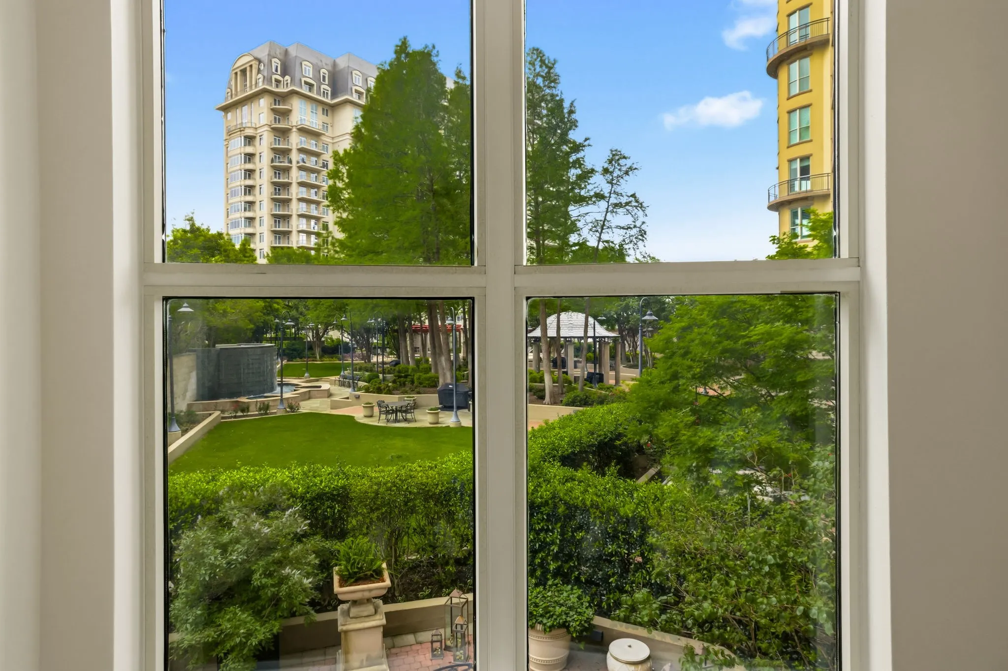 Condominium For Sale in Dallas County , 3401 Lee Parkway 402, Dallas, Texas 75219, 2 Bedroom, 2 Bathroom, 2 Garage spaces, 2,080 Sqft, built in 1998, Preowned, mls#21242627, Real Estate Agent in Dallas, Homes For Sale in Dallas county, Homes For Sale in Dallas, Realtor in Dallas Texas, Real Estate Brokerage Independent Realty Texas, Luminita Cordes Realtor