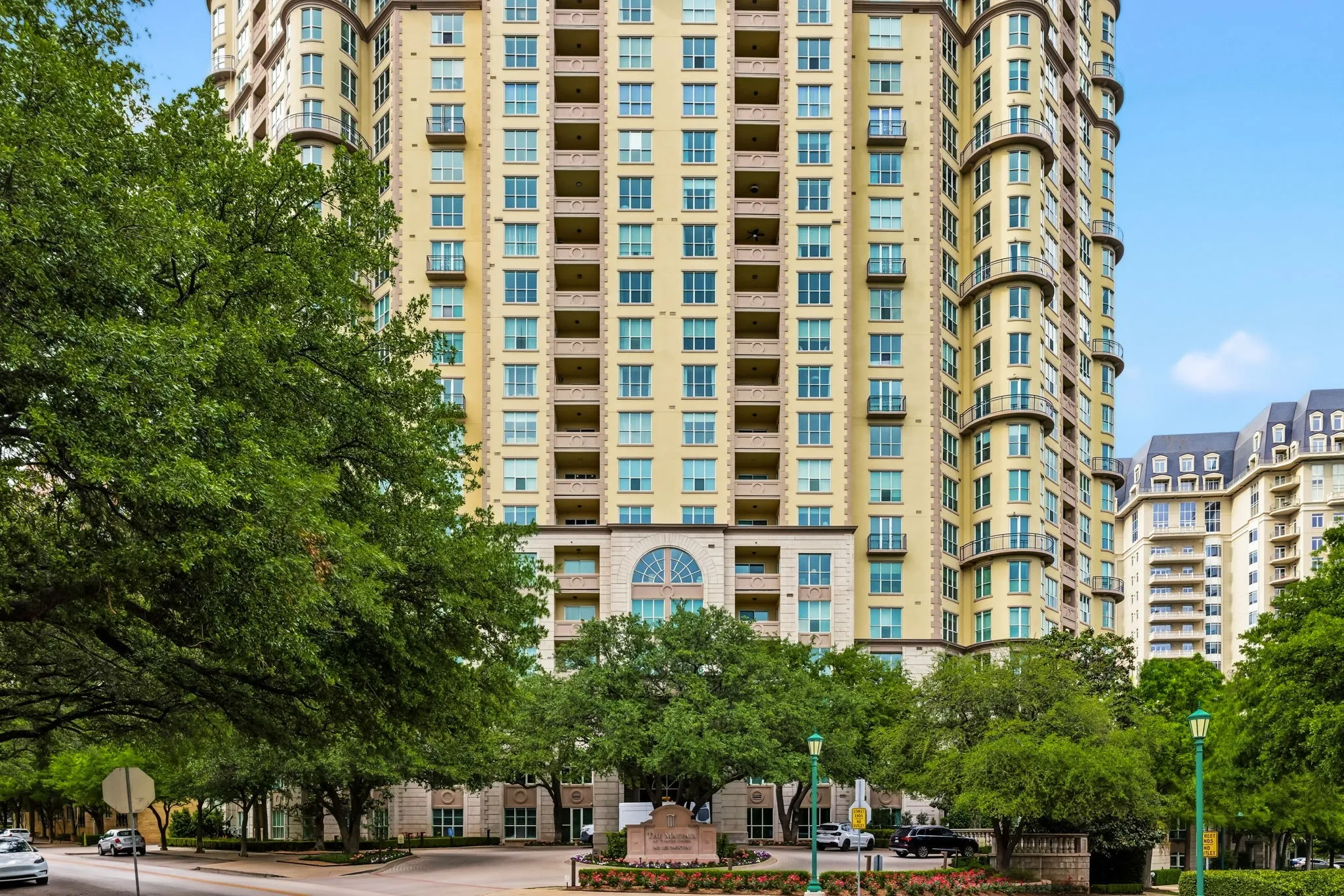 Condominium For Sale in Dallas County , 3401 Lee Parkway 402, Dallas, Texas 75219, 2 Bedroom, 2 Bathroom, 2 Garage spaces, 2,080 Sqft, built in 1998, Preowned, mls#21242627, Real Estate Agent in Dallas, Homes For Sale in Dallas county, Homes For Sale in Dallas, Realtor in Dallas Texas, Real Estate Brokerage Independent Realty Texas, Luminita Cordes Realtor