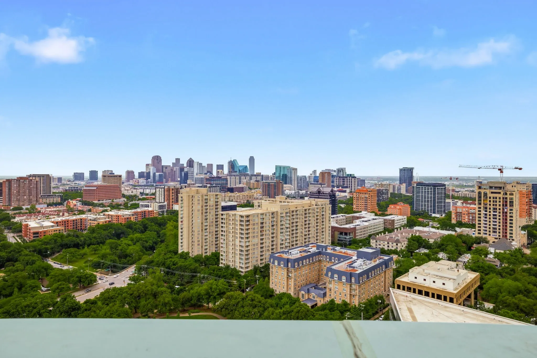 Condominium For Sale in Dallas County , 3401 Lee Parkway 402, Dallas, Texas 75219, 2 Bedroom, 2 Bathroom, 2 Garage spaces, 2,080 Sqft, built in 1998, Preowned, mls#21242627, Real Estate Agent in Dallas, Homes For Sale in Dallas county, Homes For Sale in Dallas, Realtor in Dallas Texas, Real Estate Brokerage Independent Realty Texas, Luminita Cordes Realtor