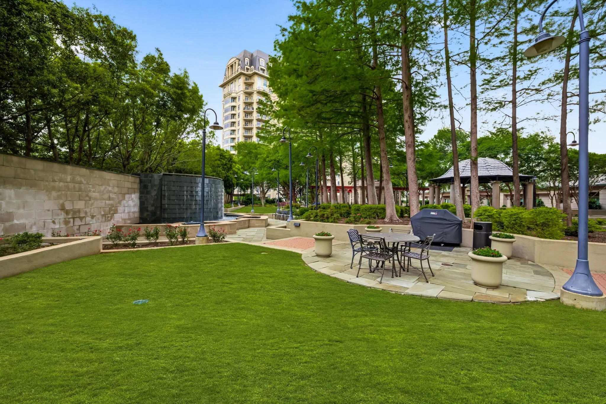 Condominium For Sale in Dallas County , 3401 Lee Parkway 402, Dallas, Texas 75219, 2 Bedroom, 2 Bathroom, 2 Garage spaces, 2,080 Sqft, built in 1998, Preowned, mls#21242627, Real Estate Agent in Dallas, Homes For Sale in Dallas county, Homes For Sale in Dallas, Realtor in Dallas Texas, Real Estate Brokerage Independent Realty Texas, Luminita Cordes Realtor