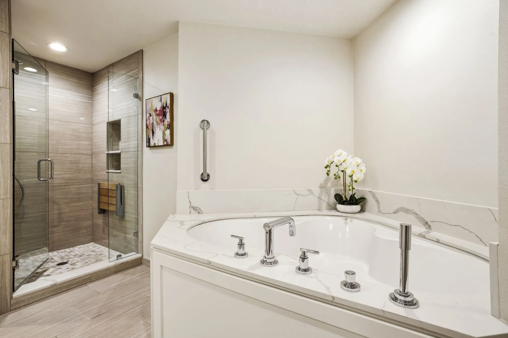 Condominium For Sale in Dallas County , 3401 Lee Parkway 402, Dallas, Texas 75219, 2 Bedroom, 2 Bathroom, 2 Garage spaces, 2,080 Sqft, built in 1998, Preowned, mls#21242627, Real Estate Agent in Dallas, Homes For Sale in Dallas county, Homes For Sale in Dallas, Realtor in Dallas Texas, Real Estate Brokerage Independent Realty Texas, Luminita Cordes Realtor
