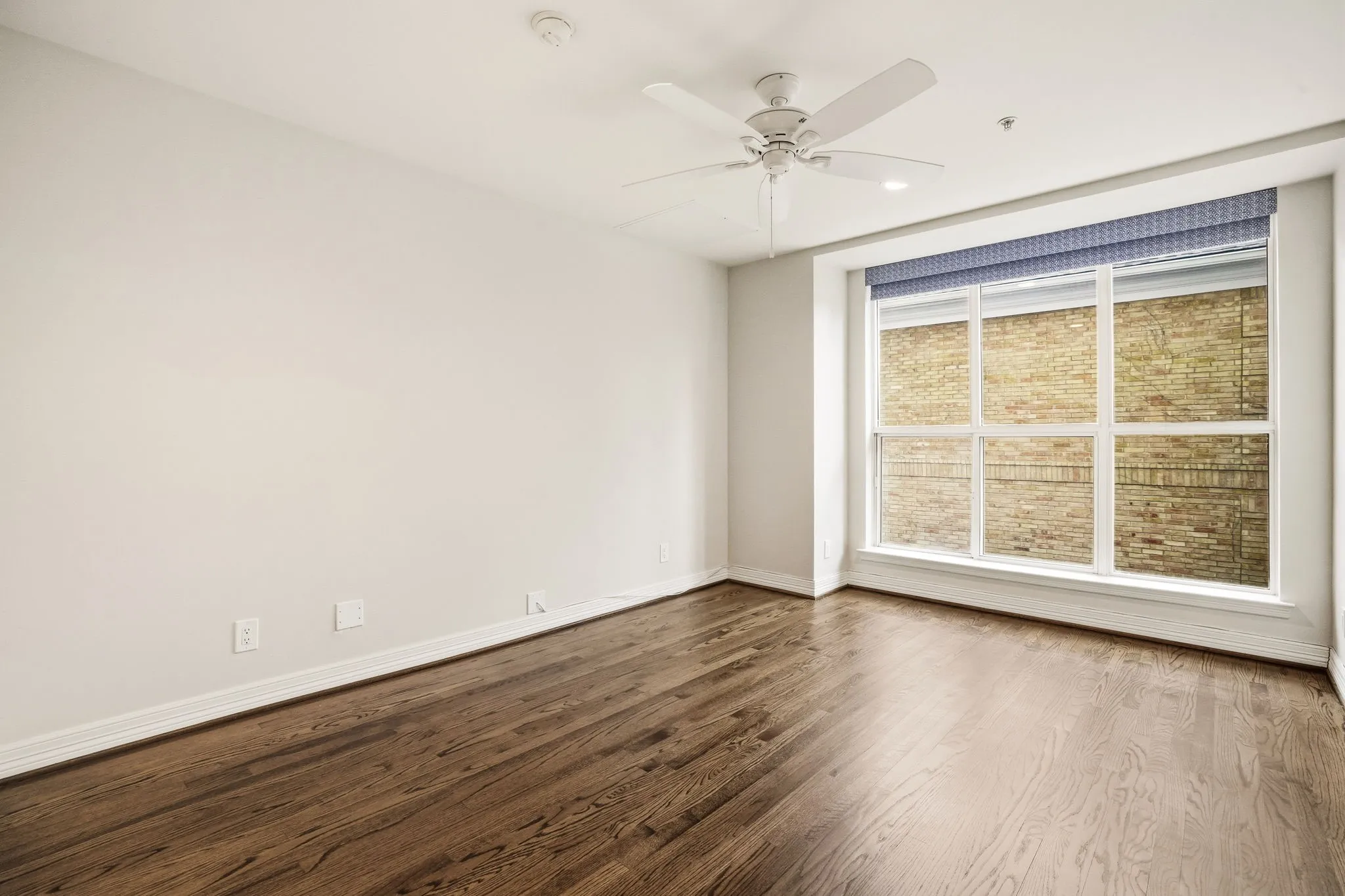 Condominium For Sale in Dallas County , 3401 Lee Parkway 402, Dallas, Texas 75219, 2 Bedroom, 2 Bathroom, 2 Garage spaces, 2,080 Sqft, built in 1998, Preowned, mls#21242627, Real Estate Agent in Dallas, Homes For Sale in Dallas county, Homes For Sale in Dallas, Realtor in Dallas Texas, Real Estate Brokerage Independent Realty Texas, Luminita Cordes Realtor