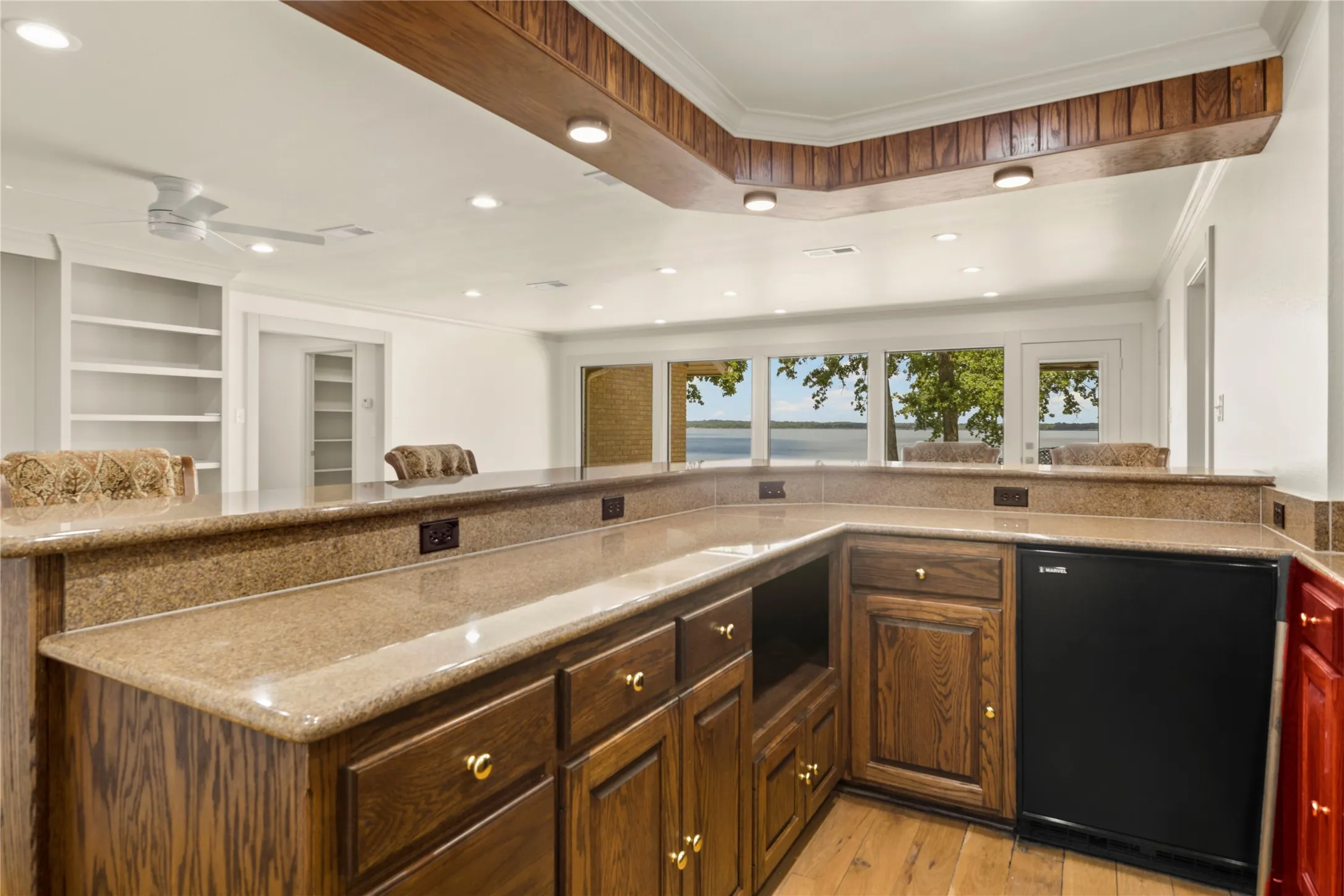 Single Family Residence For Sale in Camp County , 360 County Road 2136, Pittsburg, Texas 75686, 3 Bedroom, 5 Bathroom, 2 Garage spaces, 3,940 Sqft, built in 1979, Preowned, mls#21242051, Real Estate Agent in Pittsburg, Homes For Sale in Camp county, Homes For Sale in Pittsburg, Realtor in Pittsburg Texas, Real Estate Brokerage Independent Realty Texas, Luminita Cordes Realtor