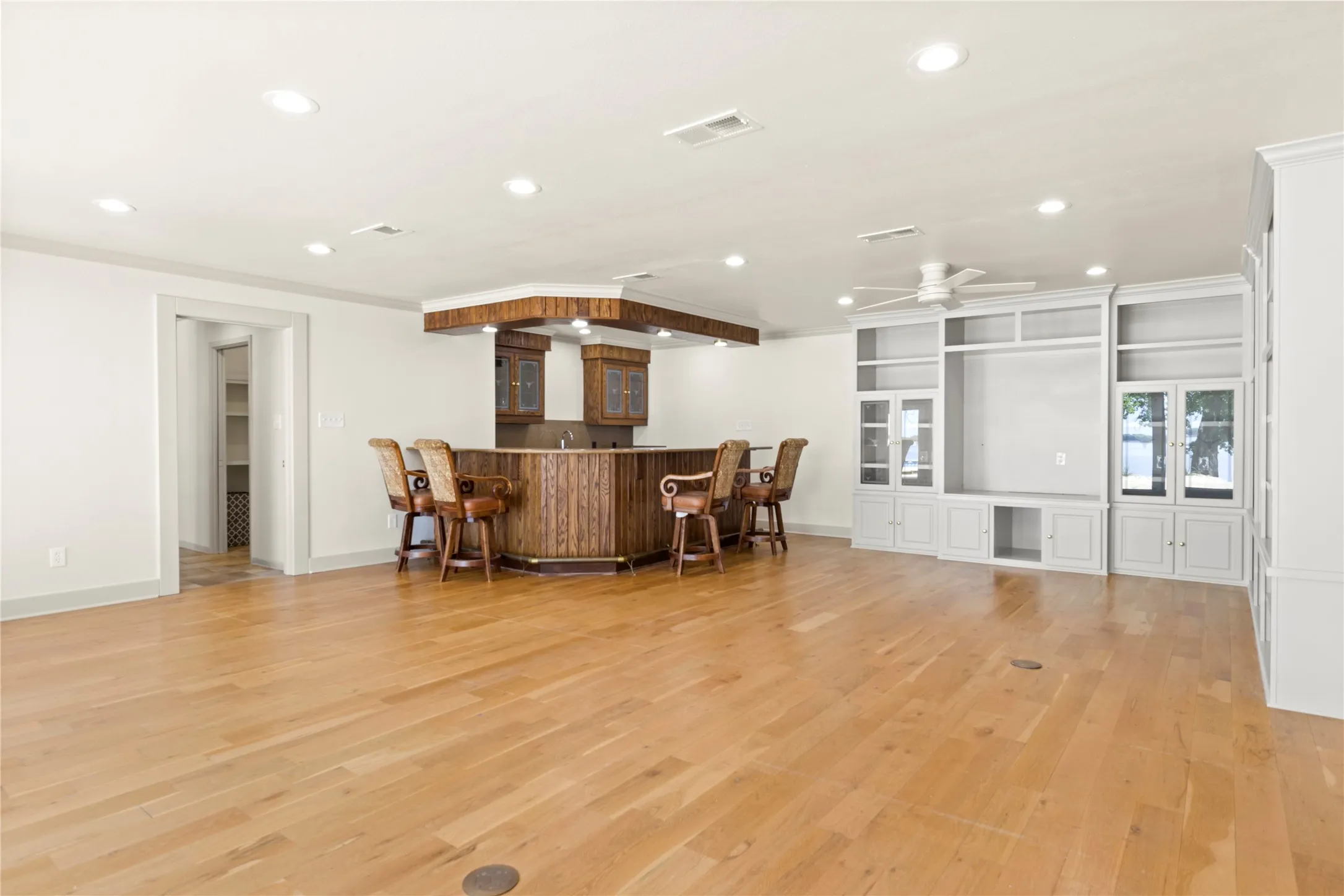 Single Family Residence For Sale in Camp County , 360 County Road 2136, Pittsburg, Texas 75686, 3 Bedroom, 5 Bathroom, 2 Garage spaces, 3,940 Sqft, built in 1979, Preowned, mls#21242051, Real Estate Agent in Pittsburg, Homes For Sale in Camp county, Homes For Sale in Pittsburg, Realtor in Pittsburg Texas, Real Estate Brokerage Independent Realty Texas, Luminita Cordes Realtor