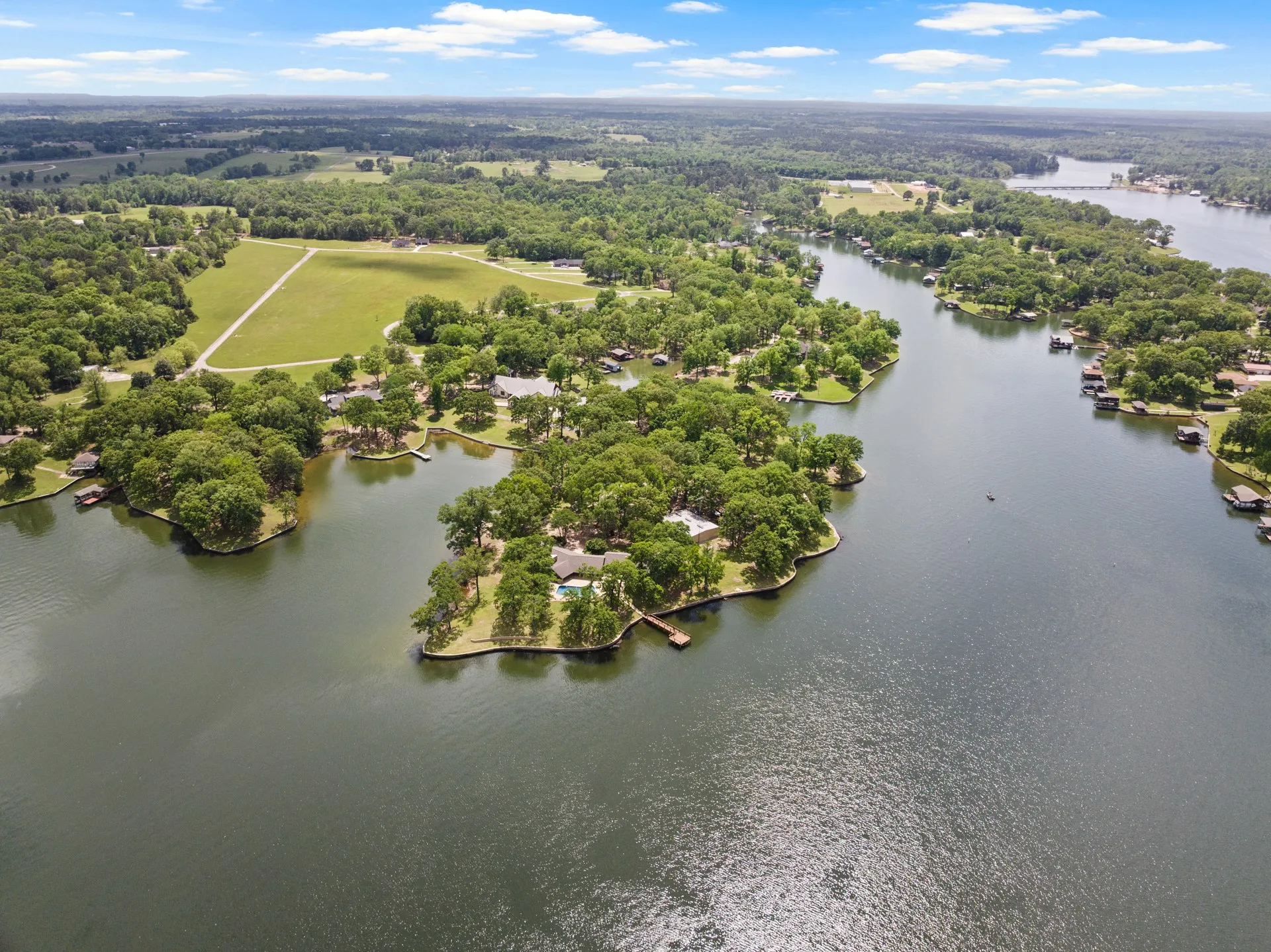 Single Family Residence For Sale in Camp County , 360 County Road 2136, Pittsburg, Texas 75686, 3 Bedroom, 5 Bathroom, 2 Garage spaces, 3,940 Sqft, built in 1979, Preowned, mls#21242051, Real Estate Agent in Pittsburg, Homes For Sale in Camp county, Homes For Sale in Pittsburg, Realtor in Pittsburg Texas, Real Estate Brokerage Independent Realty Texas, Luminita Cordes Realtor
