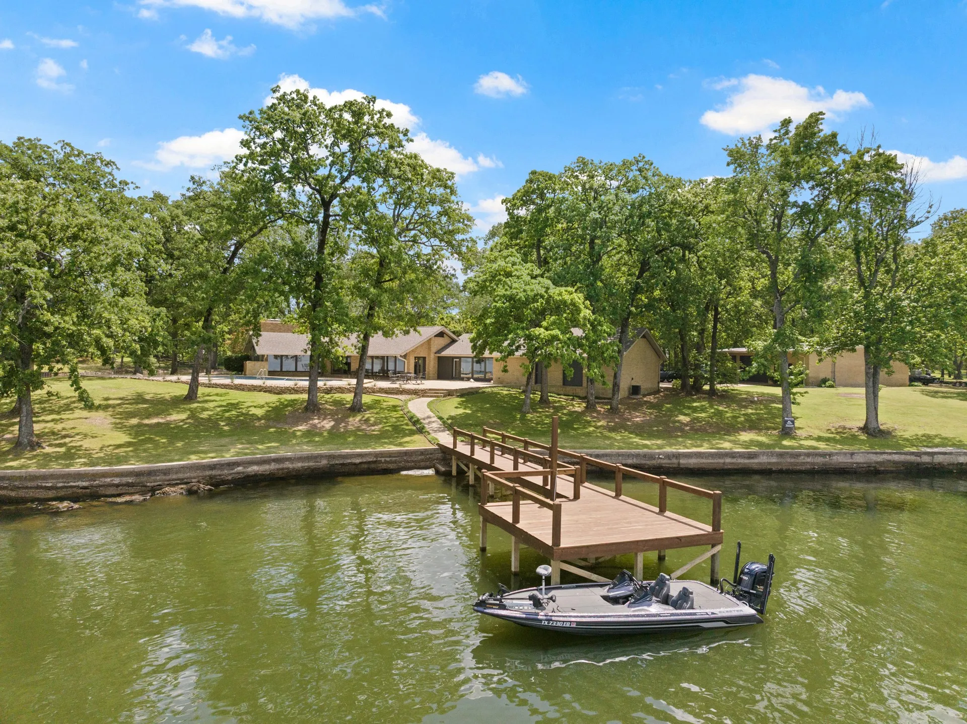 Single Family Residence For Sale in Camp County , 360 County Road 2136, Pittsburg, Texas 75686, 3 Bedroom, 5 Bathroom, 2 Garage spaces, 3,940 Sqft, built in 1979, Preowned, mls#21242051, Real Estate Agent in Pittsburg, Homes For Sale in Camp county, Homes For Sale in Pittsburg, Realtor in Pittsburg Texas, Real Estate Brokerage Independent Realty Texas, Luminita Cordes Realtor