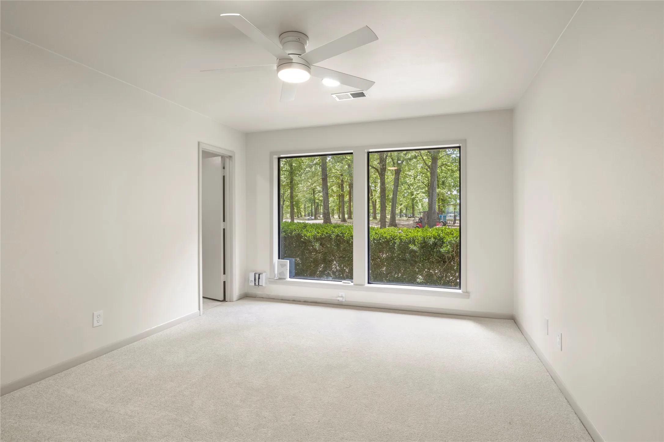 Single Family Residence For Sale in Camp County , 360 County Road 2136, Pittsburg, Texas 75686, 3 Bedroom, 5 Bathroom, 2 Garage spaces, 3,940 Sqft, built in 1979, Preowned, mls#21242051, Real Estate Agent in Pittsburg, Homes For Sale in Camp county, Homes For Sale in Pittsburg, Realtor in Pittsburg Texas, Real Estate Brokerage Independent Realty Texas, Luminita Cordes Realtor