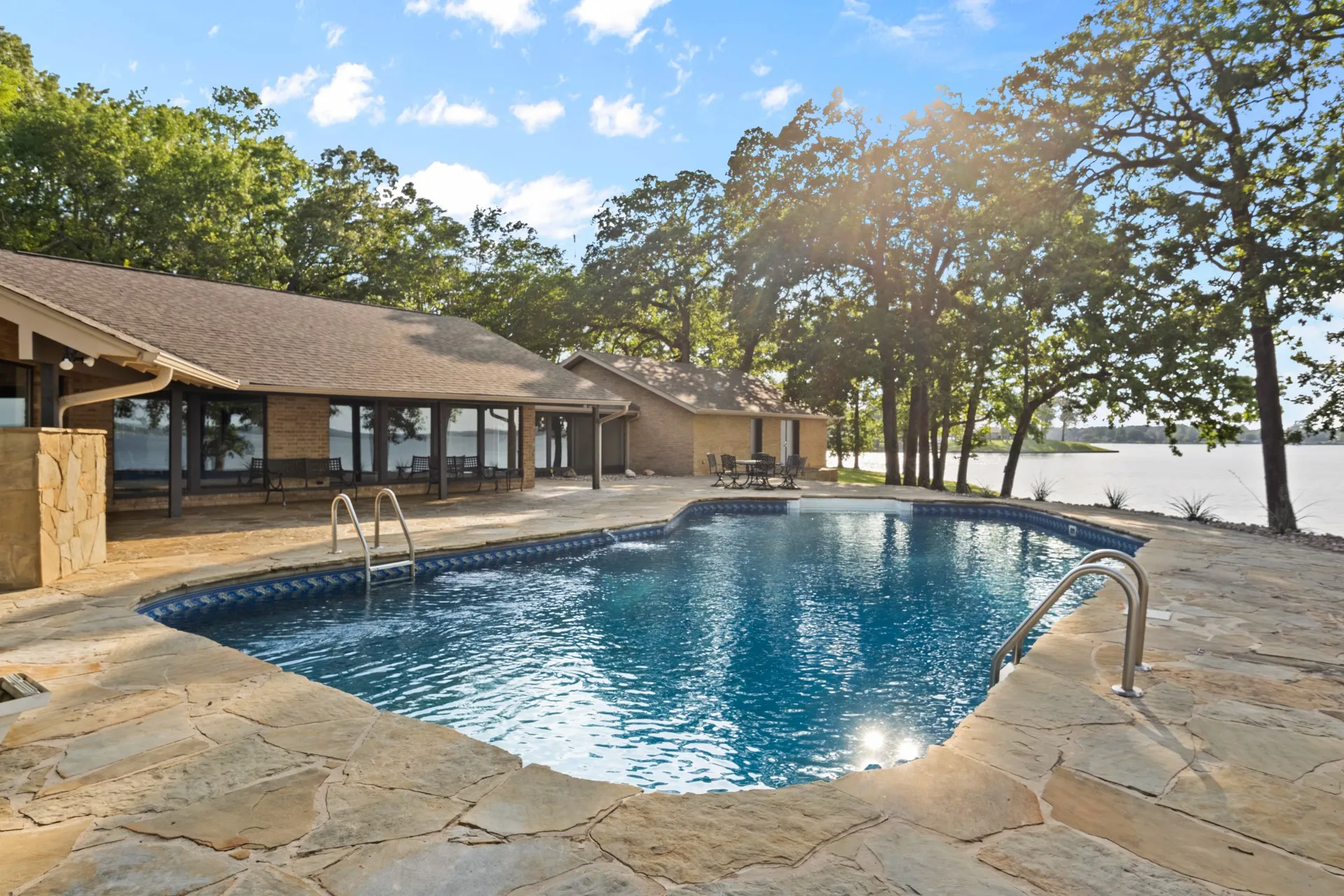 Single Family Residence For Sale in Camp County , 360 County Road 2136, Pittsburg, Texas 75686, 3 Bedroom, 5 Bathroom, 2 Garage spaces, 3,940 Sqft, built in 1979, Preowned, mls#21242051, Real Estate Agent in Pittsburg, Homes For Sale in Camp county, Homes For Sale in Pittsburg, Realtor in Pittsburg Texas, Real Estate Brokerage Independent Realty Texas, Luminita Cordes Realtor