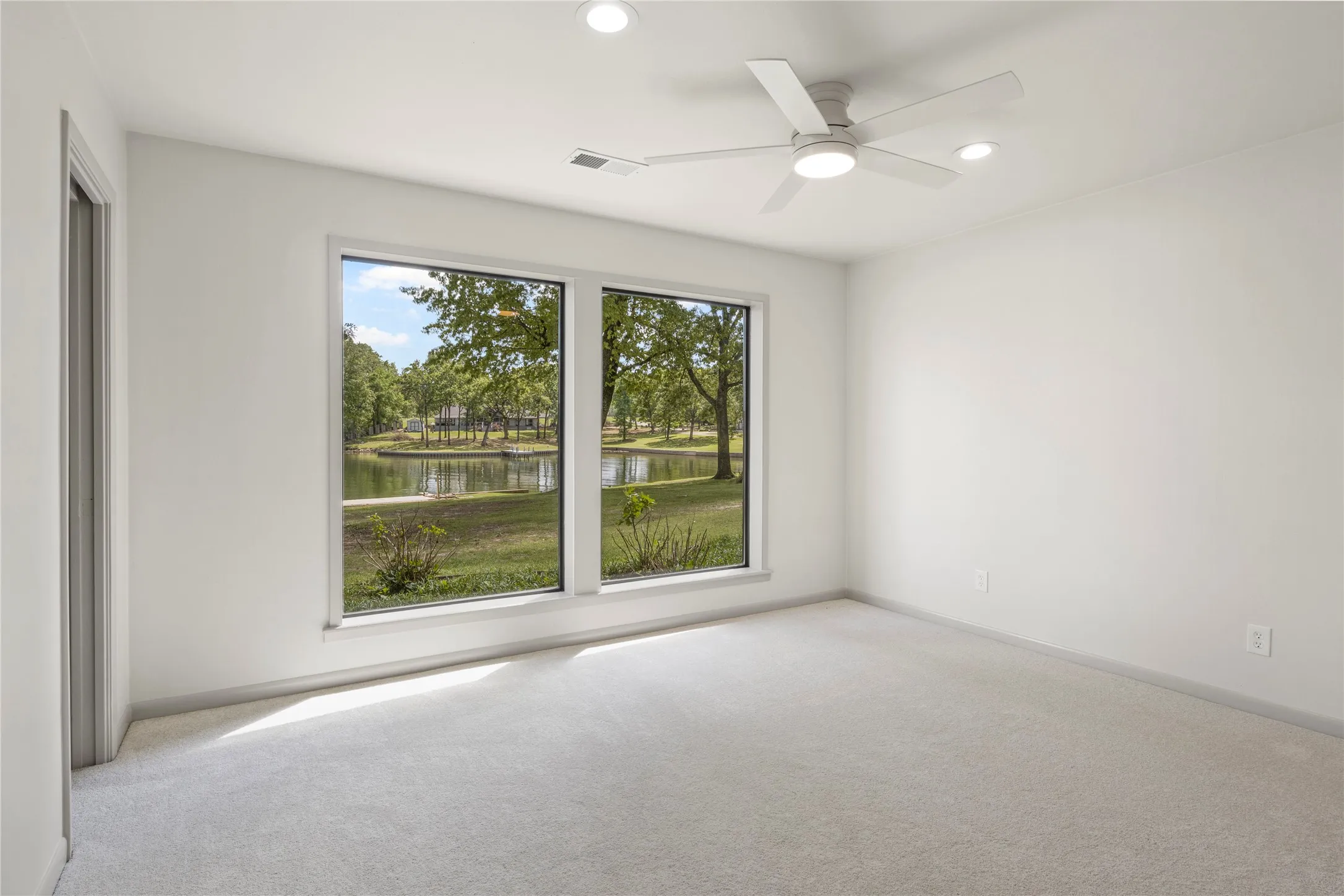 Single Family Residence For Sale in Camp County , 360 County Road 2136, Pittsburg, Texas 75686, 3 Bedroom, 5 Bathroom, 2 Garage spaces, 3,940 Sqft, built in 1979, Preowned, mls#21242051, Real Estate Agent in Pittsburg, Homes For Sale in Camp county, Homes For Sale in Pittsburg, Realtor in Pittsburg Texas, Real Estate Brokerage Independent Realty Texas, Luminita Cordes Realtor