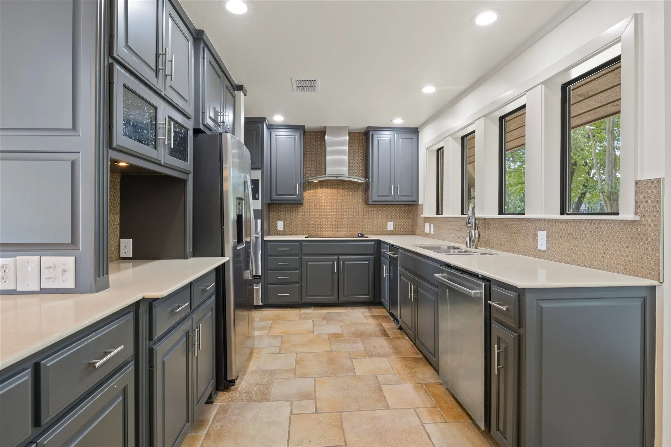 Single Family Residence For Sale in Camp County , 360 County Road 2136, Pittsburg, Texas 75686, 3 Bedroom, 5 Bathroom, 2 Garage spaces, 3,940 Sqft, built in 1979, Preowned, mls#21242051, Real Estate Agent in Pittsburg, Homes For Sale in Camp county, Homes For Sale in Pittsburg, Realtor in Pittsburg Texas, Real Estate Brokerage Independent Realty Texas, Luminita Cordes Realtor