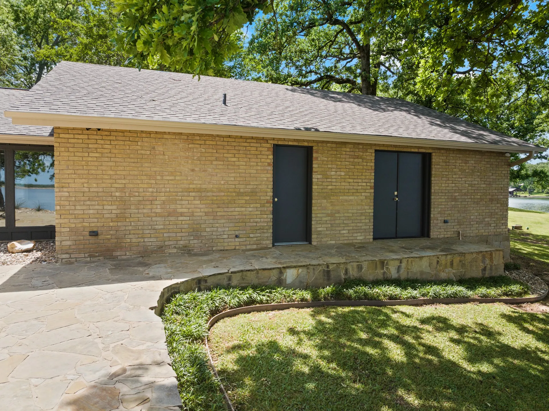 Single Family Residence For Sale in Camp County , 360 County Road 2136, Pittsburg, Texas 75686, 3 Bedroom, 5 Bathroom, 2 Garage spaces, 3,940 Sqft, built in 1979, Preowned, mls#21242051, Real Estate Agent in Pittsburg, Homes For Sale in Camp county, Homes For Sale in Pittsburg, Realtor in Pittsburg Texas, Real Estate Brokerage Independent Realty Texas, Luminita Cordes Realtor